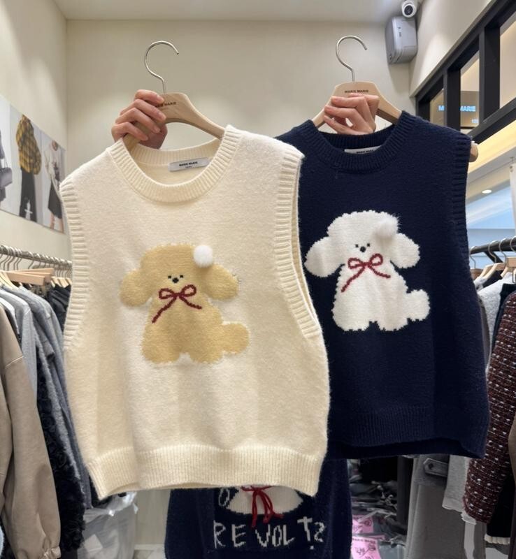 ME53  背心小狗  胸 42 -52    長 22   $499 (一口價)