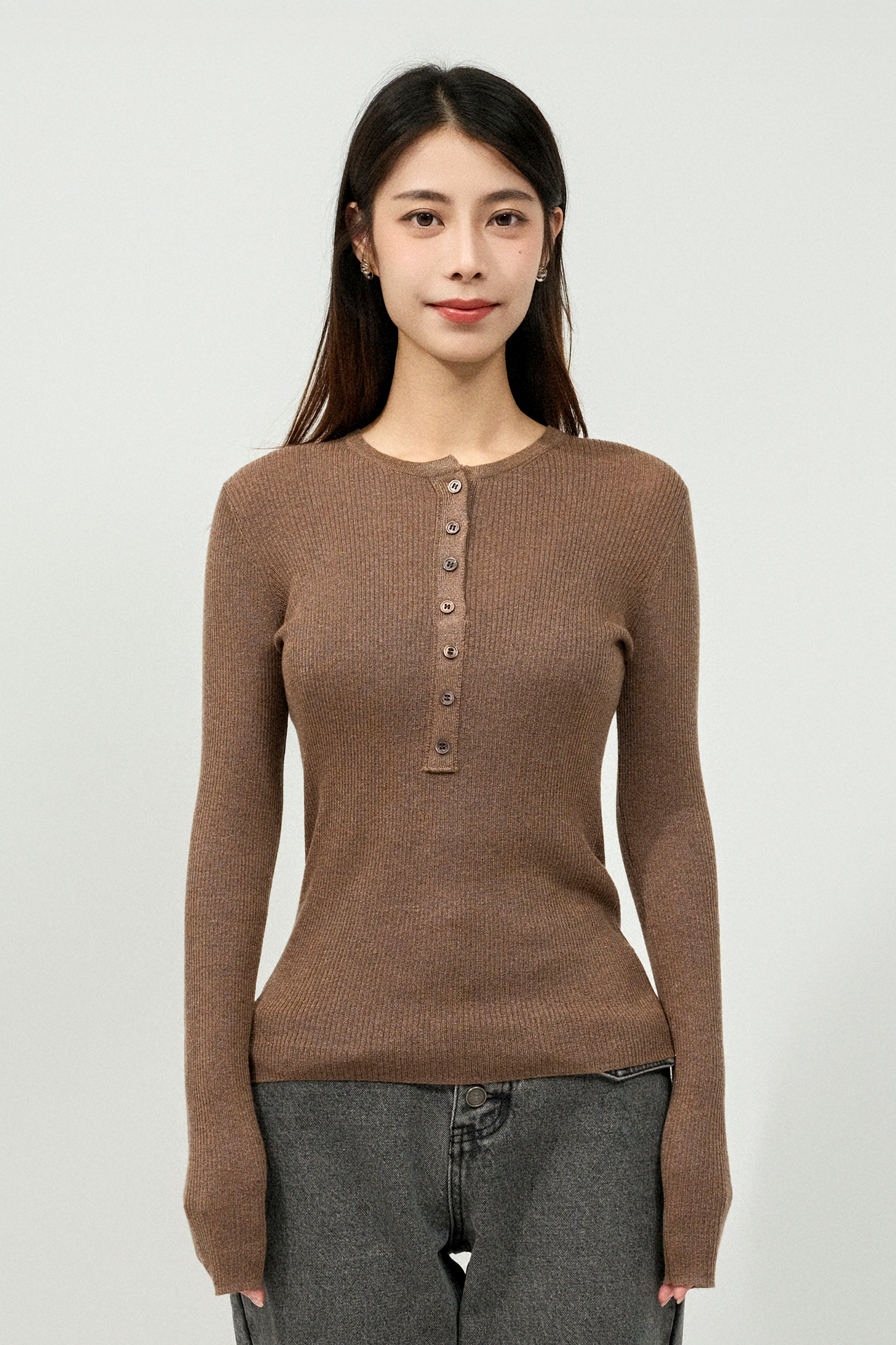 亨利領微閃線針織上衣（預購產品）