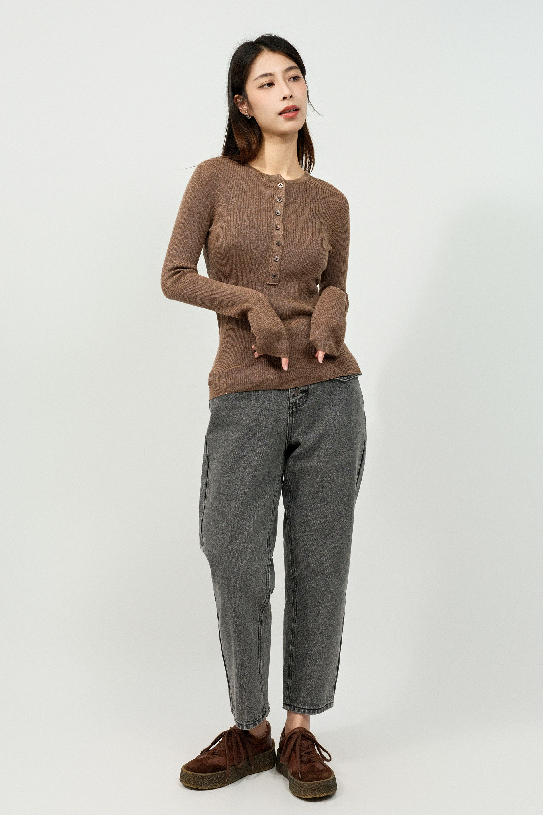 亨利領微閃線針織上衣（預購產品）