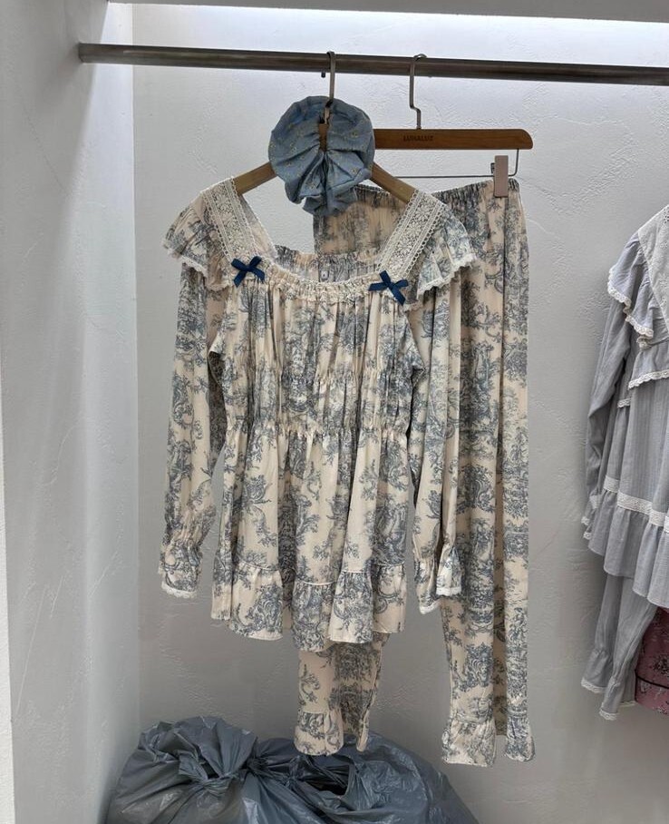 LZ09 胸 52 長 26  下身 26-44 長36 hip 48. $699 (一口價)