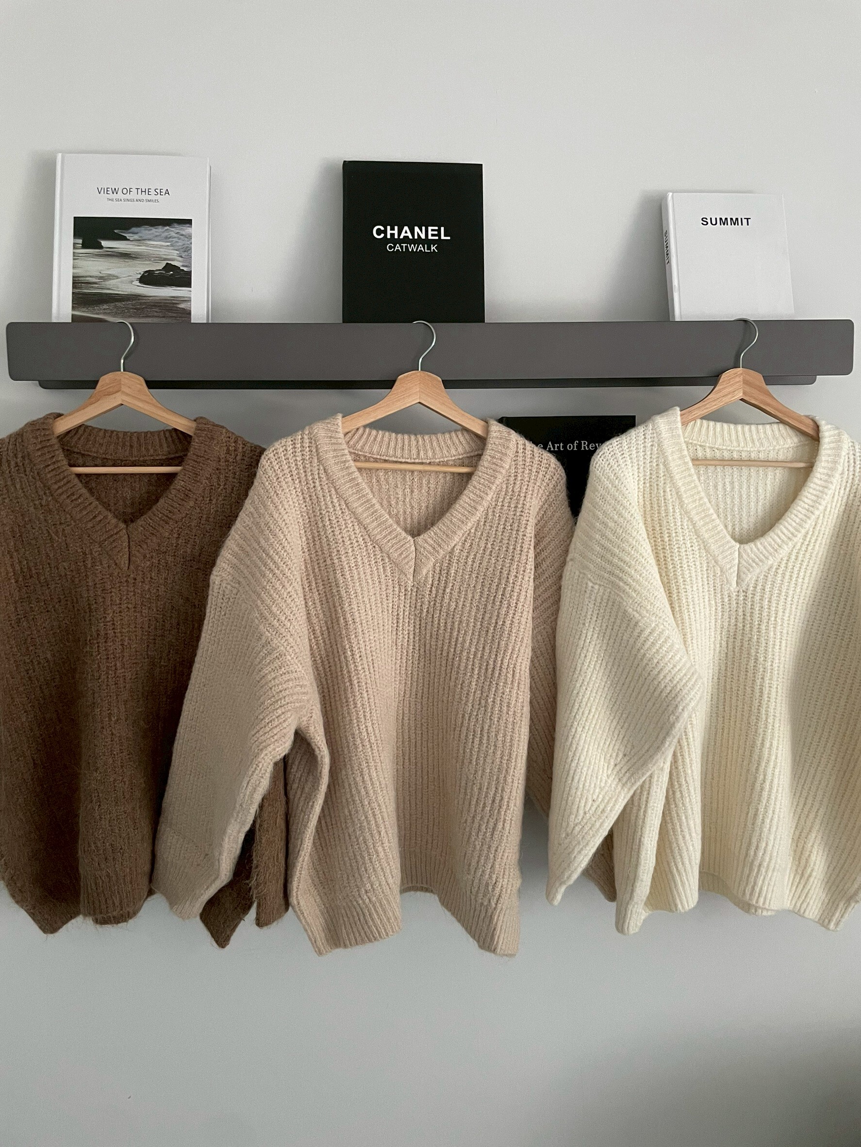 （現貨）#AH04 寬鬆V領上衣(白/淺灰/咖啡/卡其/粉)