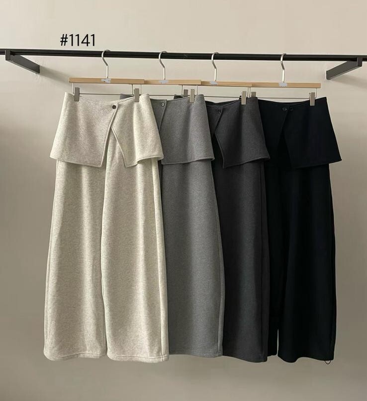 DA04  腰26-38 HIP42 長44 $499 (一口價) 有毛底羊毛長褲