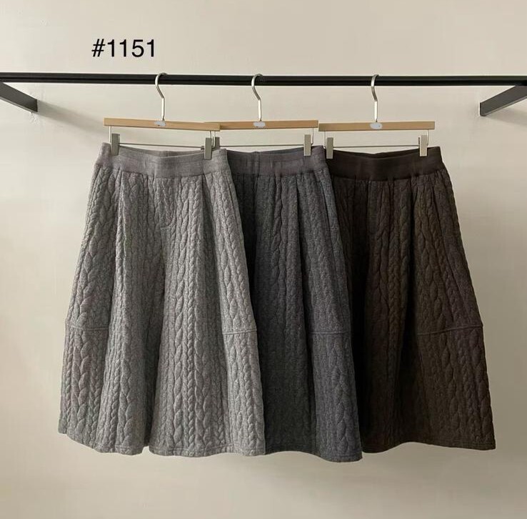 DA07   羊毛綿褲   腰25-44  HIP46 長31 $599 (一口價) 羊毛5%