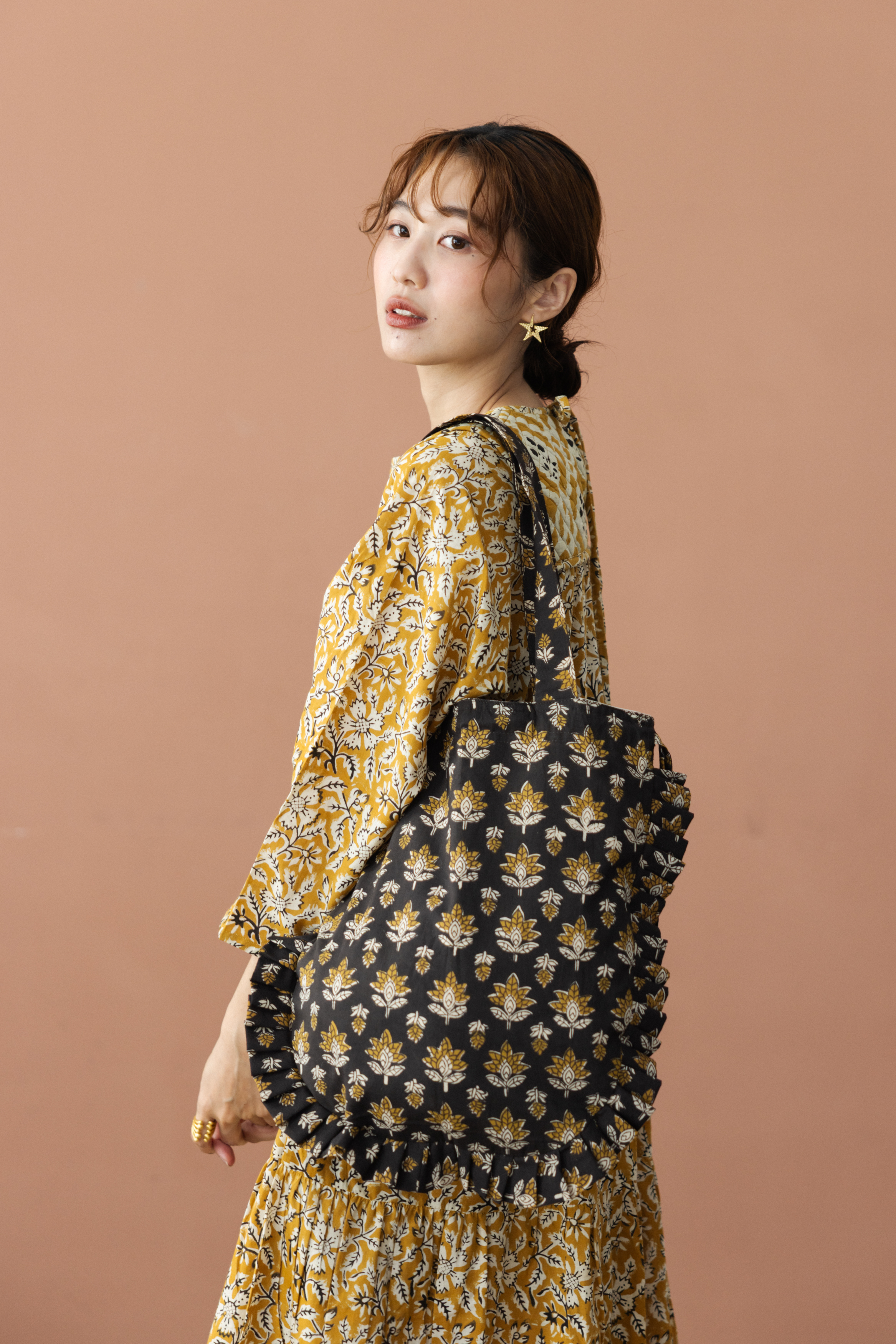 手提木刻印花花邊包_黑褐花