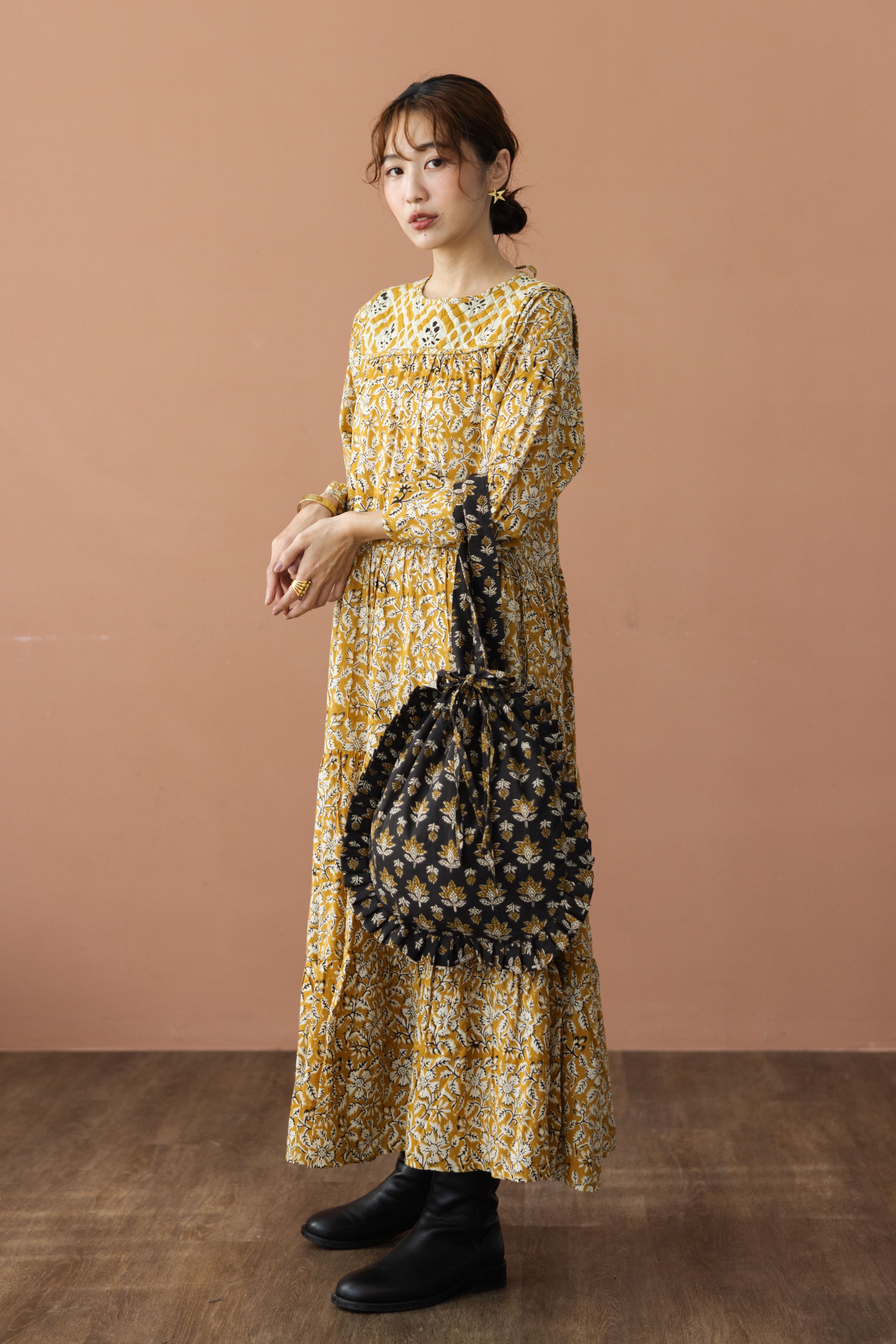 手提木刻印花花邊包_黑褐花