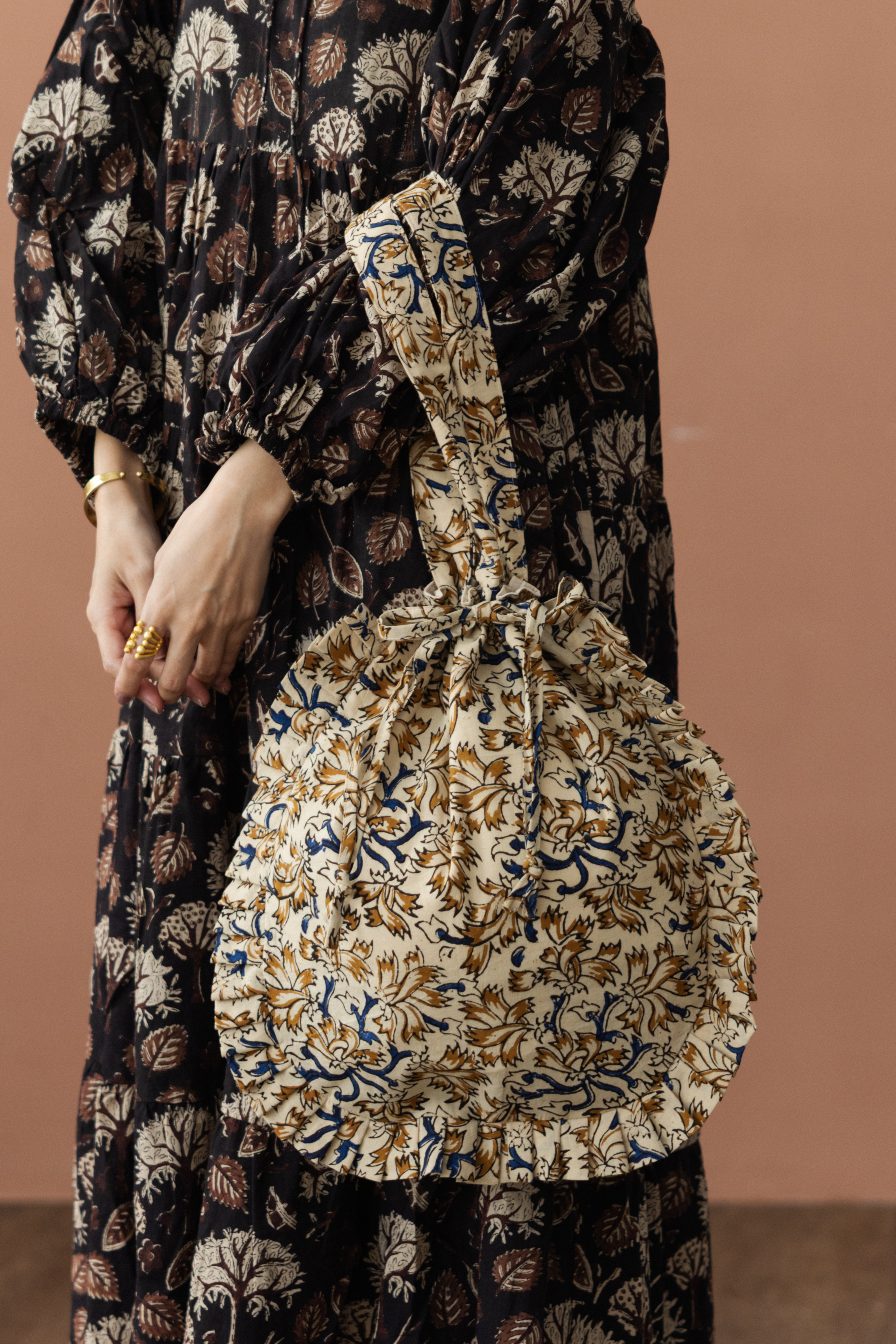 手提木刻印花花邊包_米底黃花