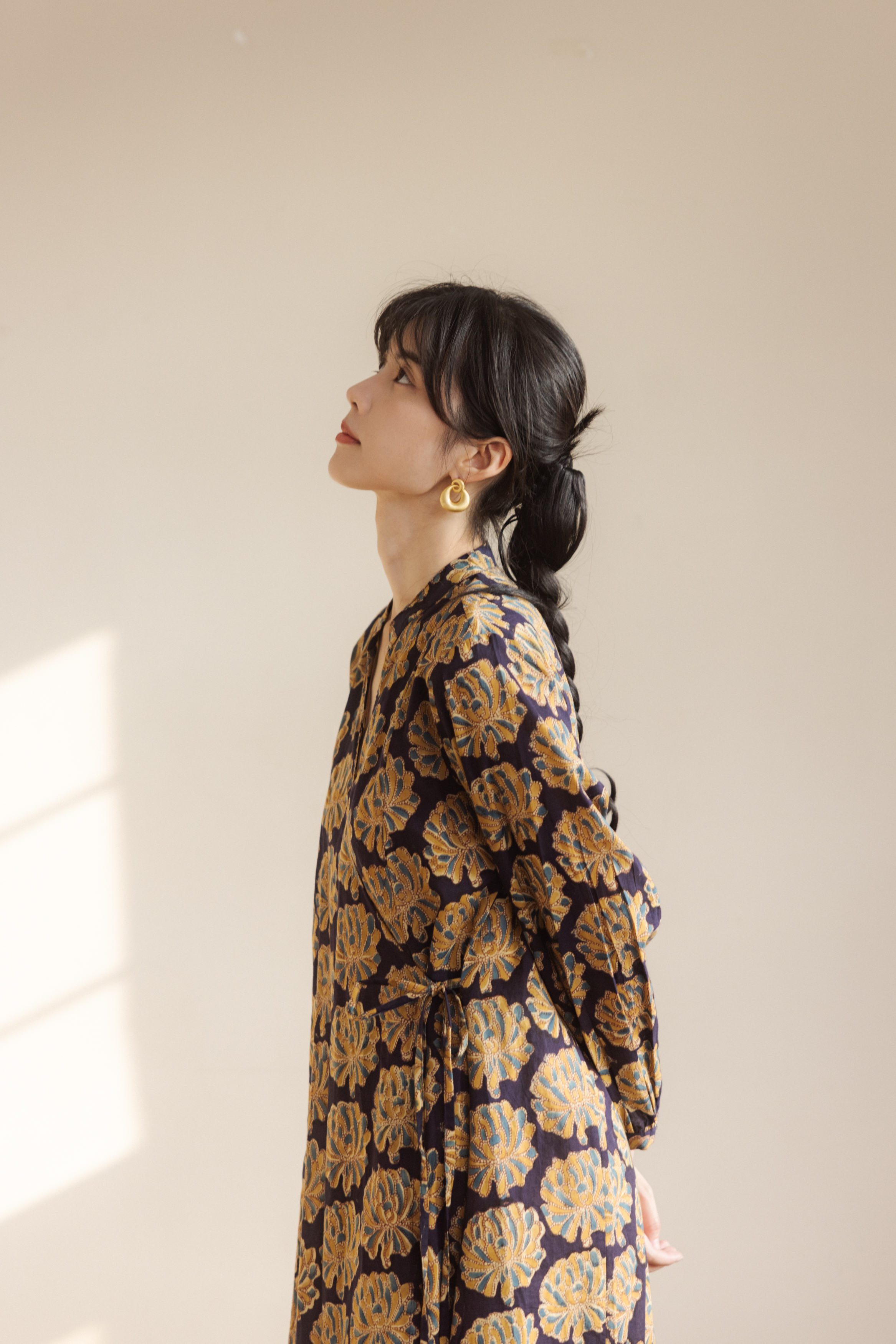 長袖開襟兩穿長洋裝_黑花