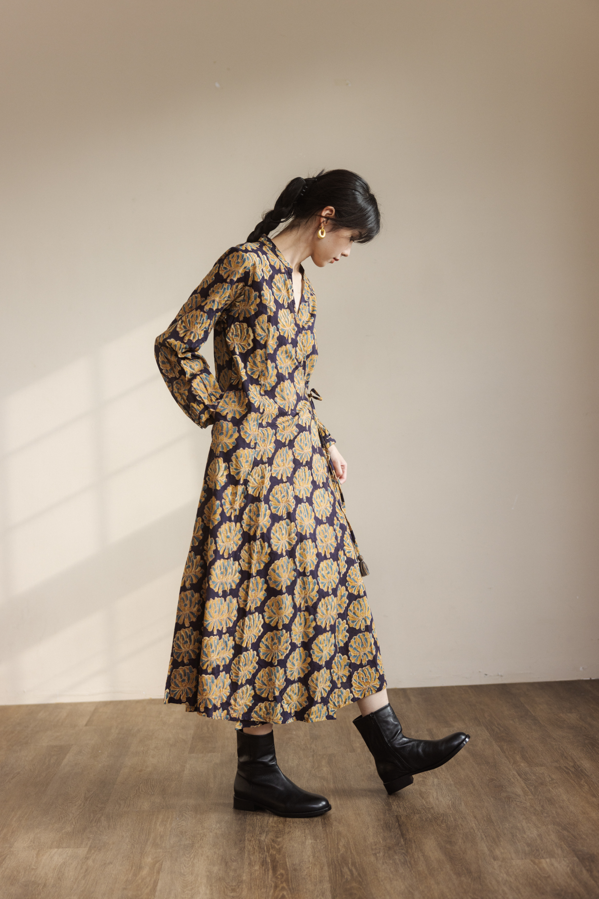 長袖開襟兩穿長洋裝_黑花