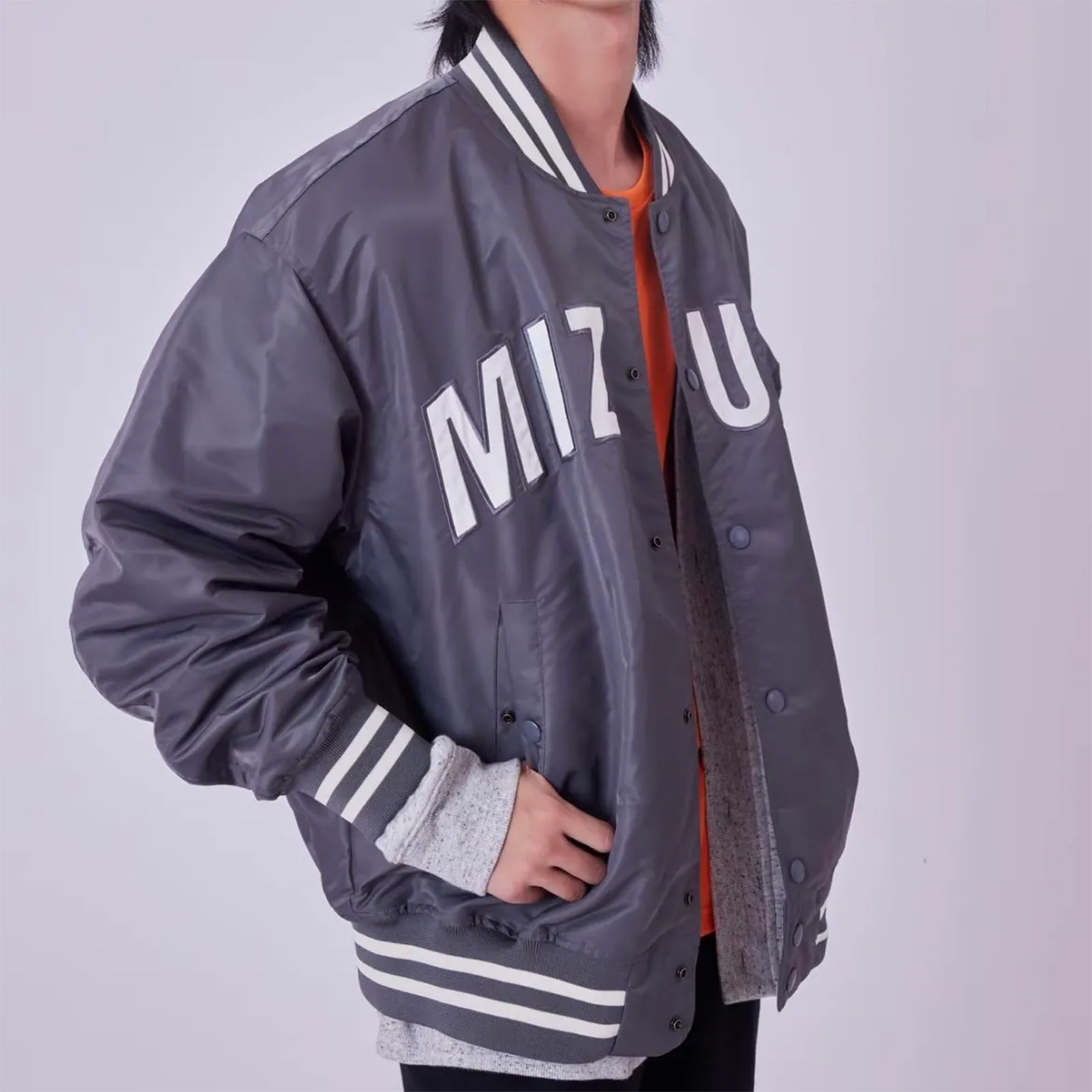 美津濃 MIZUNO varsity jacket 大 logo 男女同款 防水排釦復古棒球外套