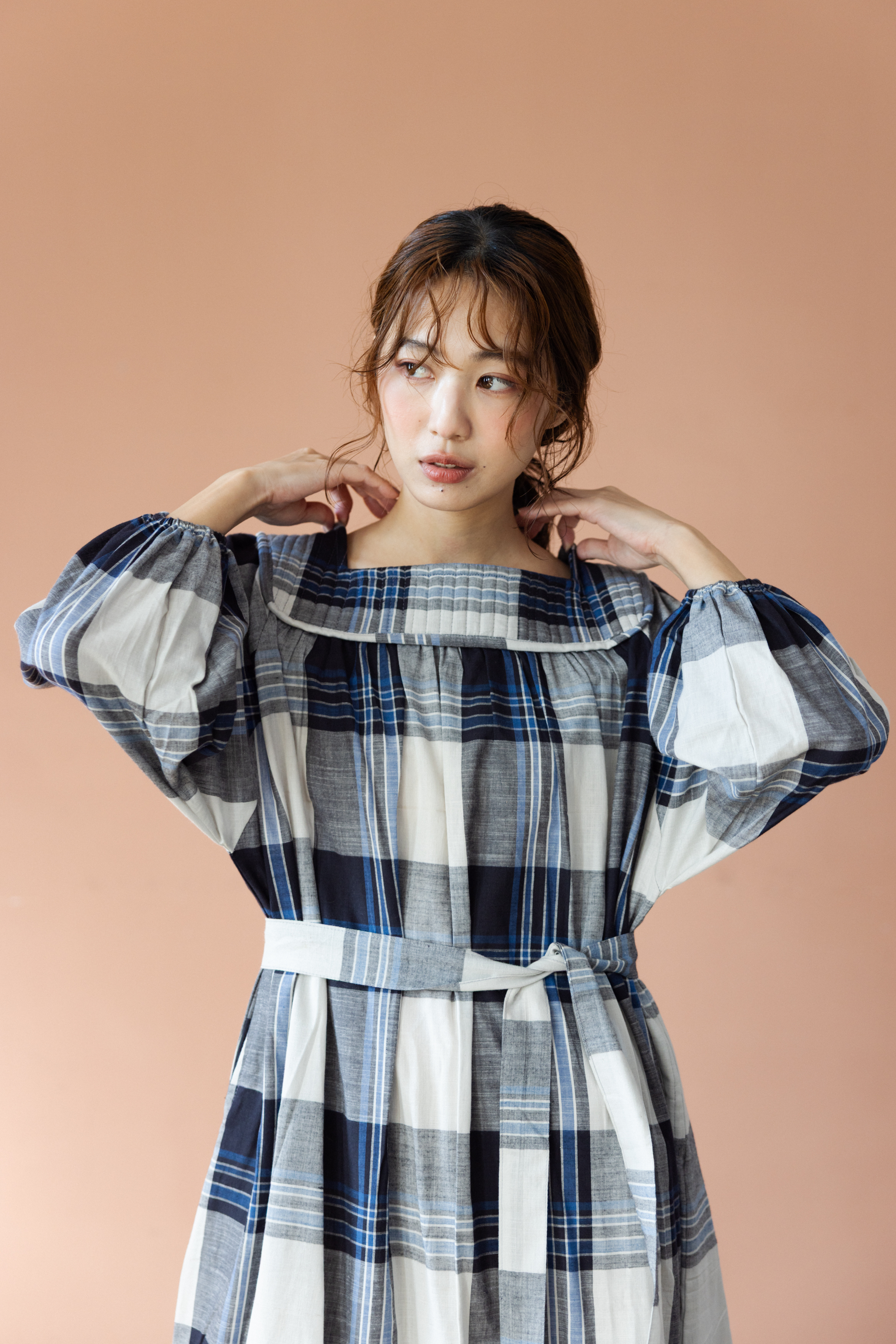 手織布格紋長洋裝_黑藍格紋