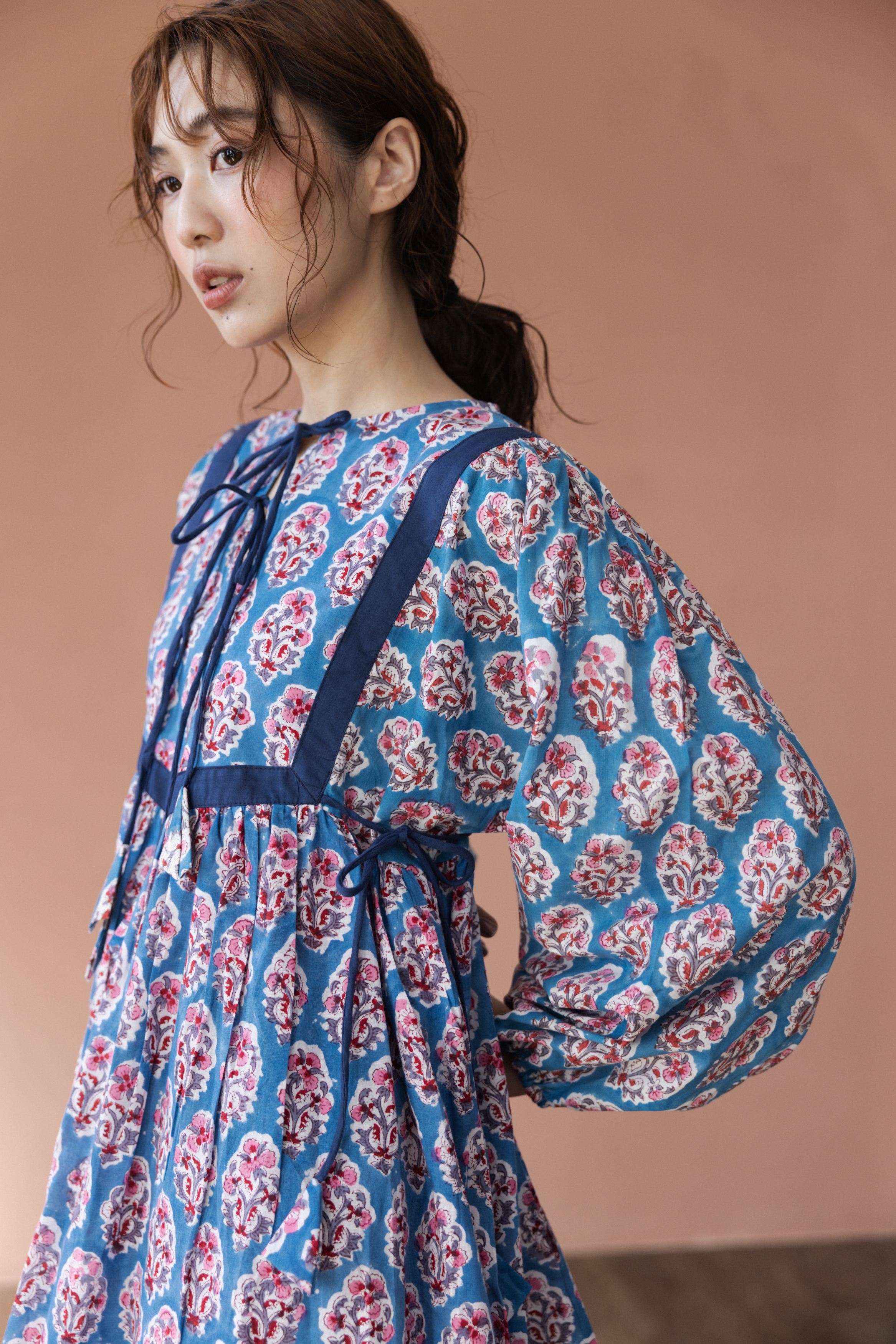 綁帶拼接長袖上衣_藍