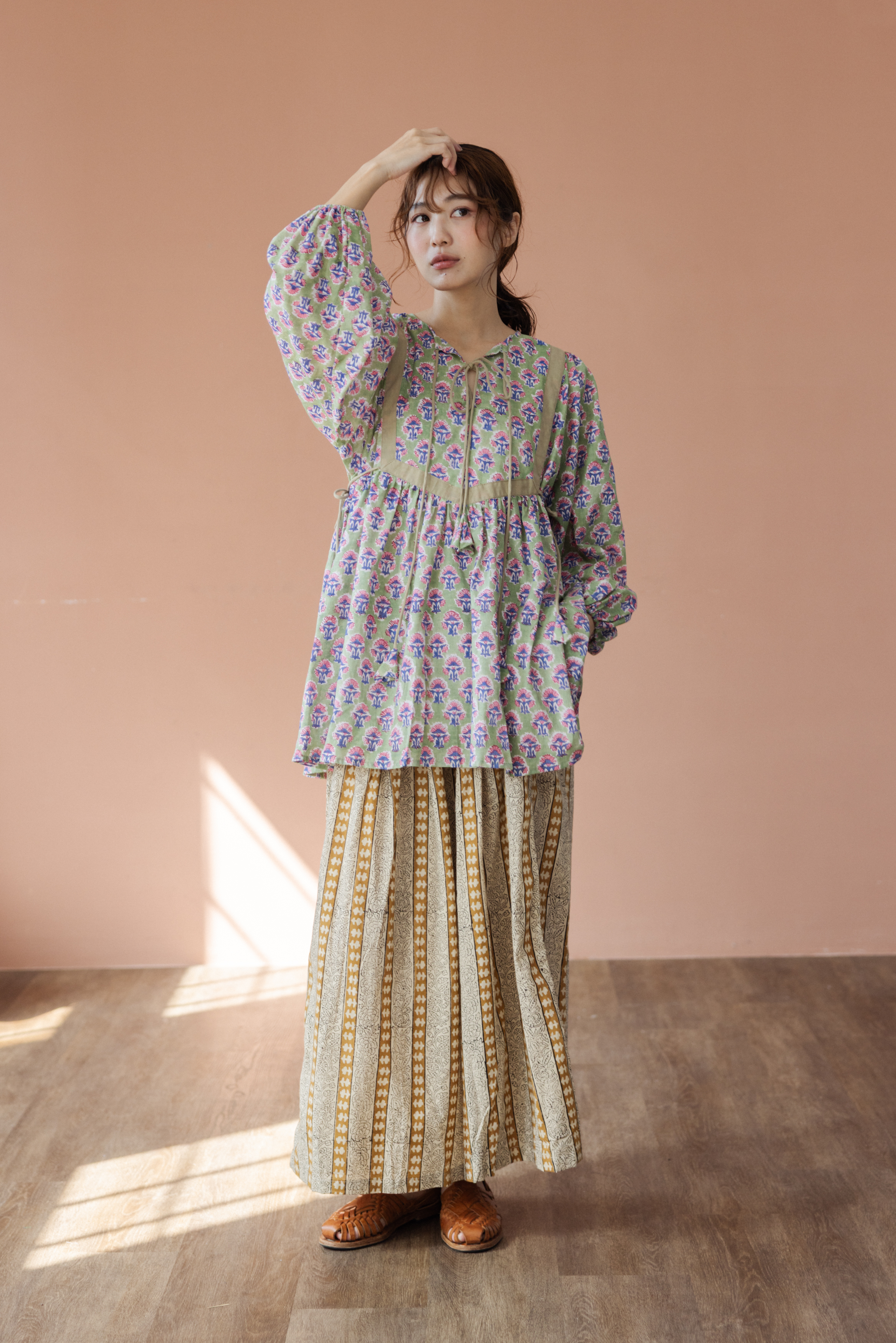 綁帶拼接長袖上衣_豆綠