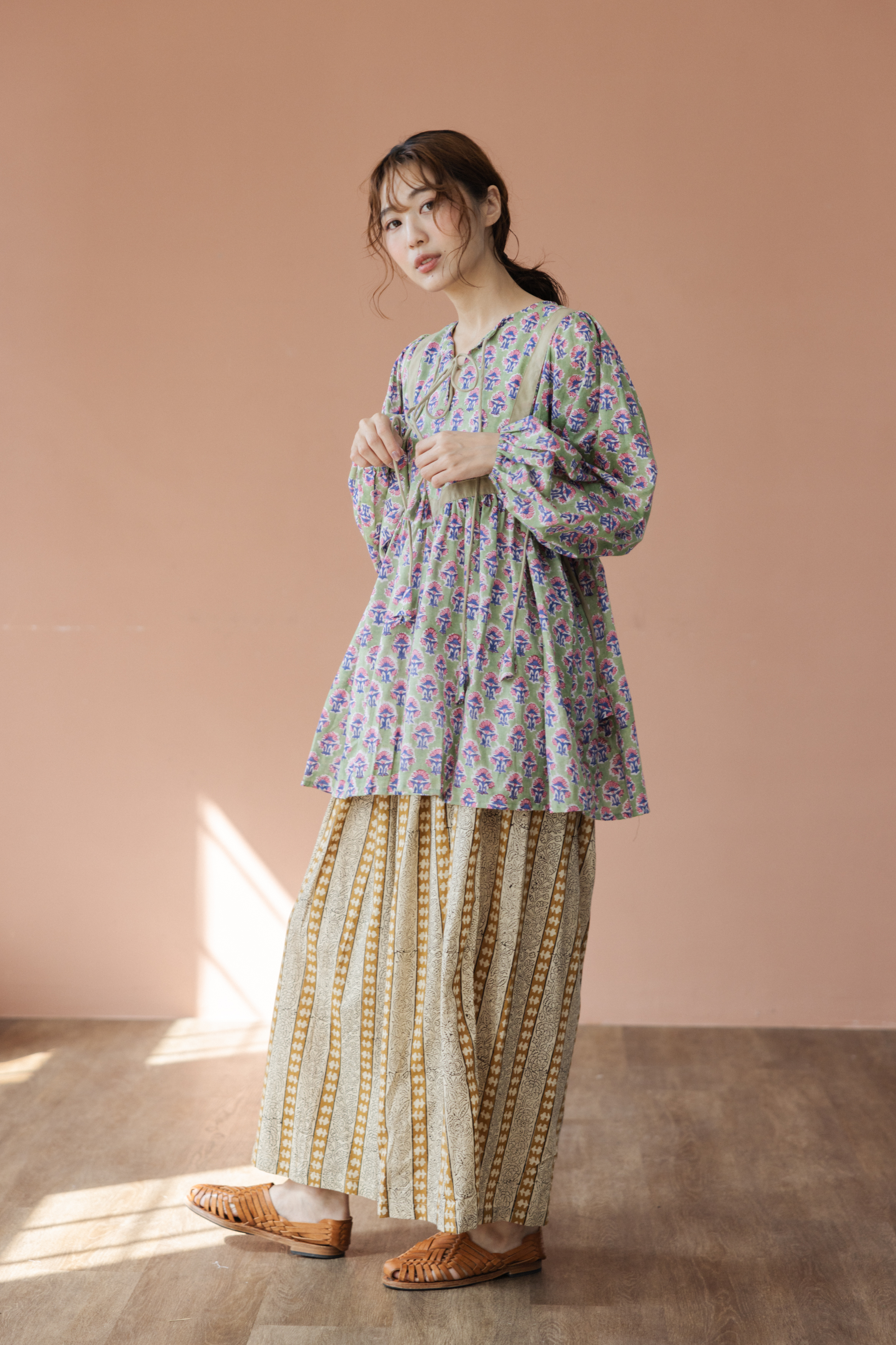 綁帶拼接長袖上衣_豆綠