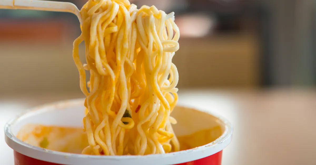 半夜肚子餓可以吃什麼？三大吃了會變胖的食物類型！