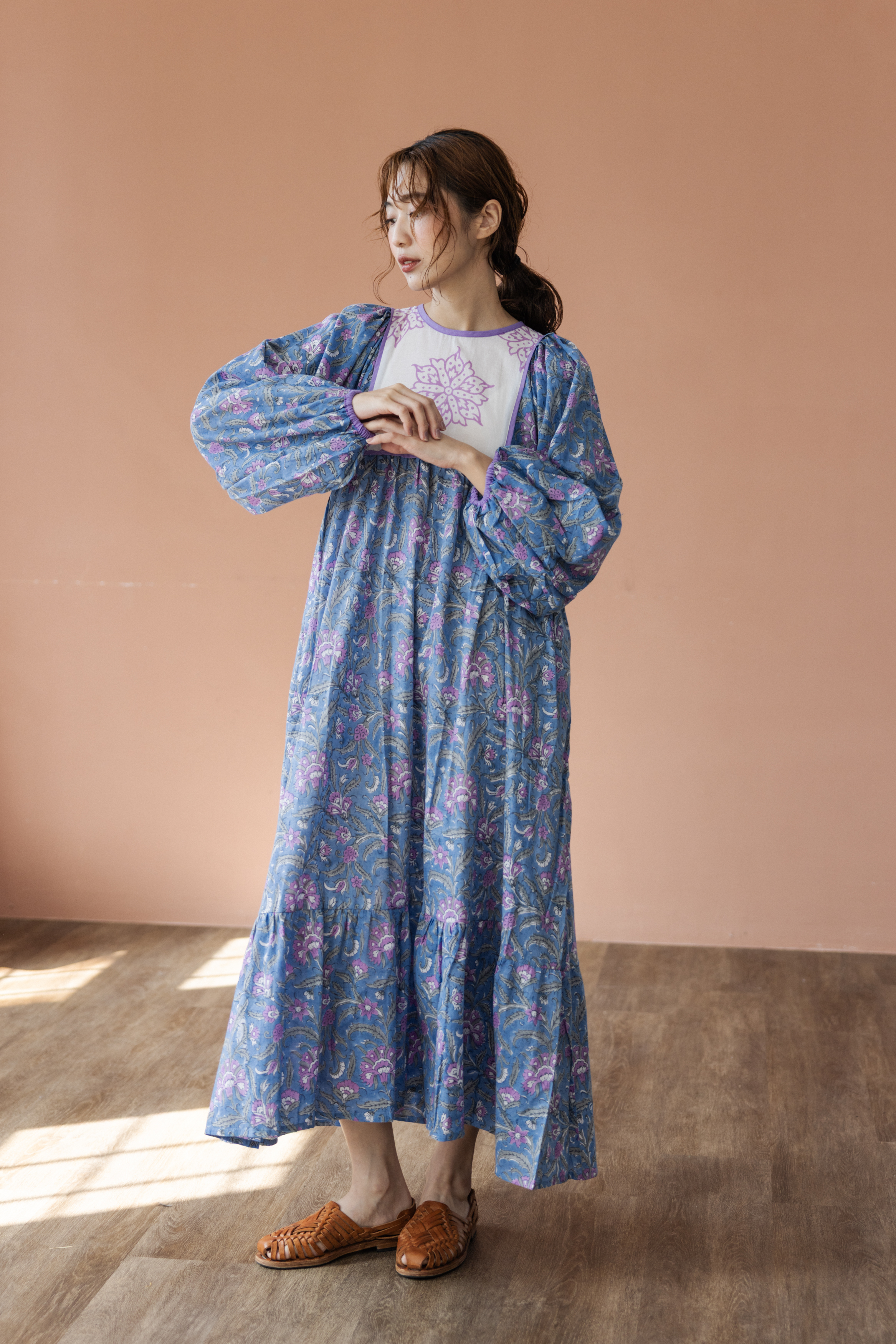 胸前拼接布長袖長洋裝_粉紫