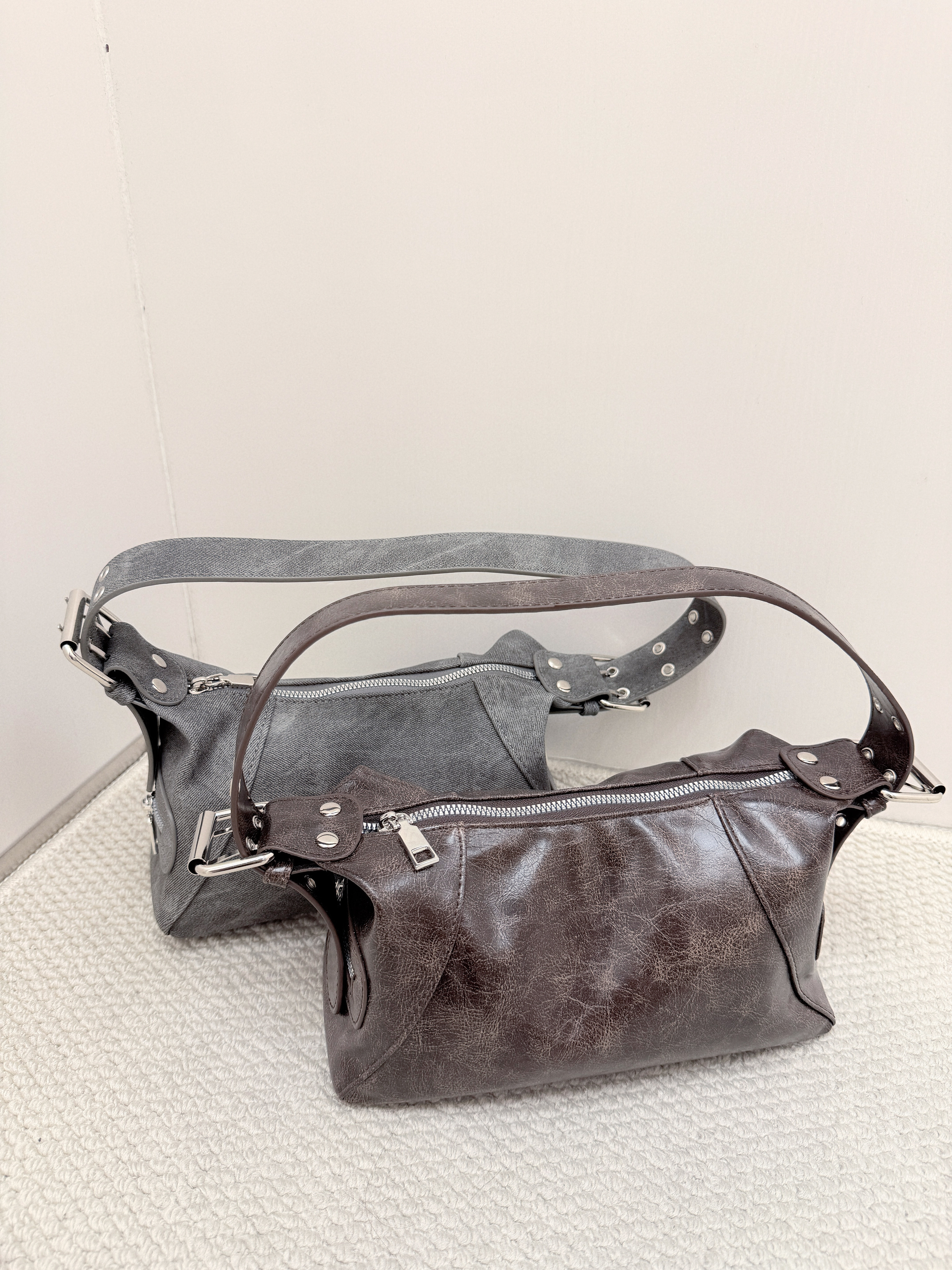 A0247｜小型格百搭刮花紋兩用皮袋