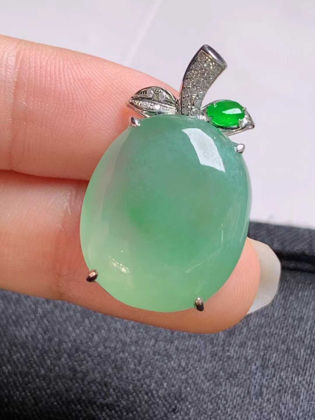 19433 翡翠冰種陽綠蛋面吊墜
