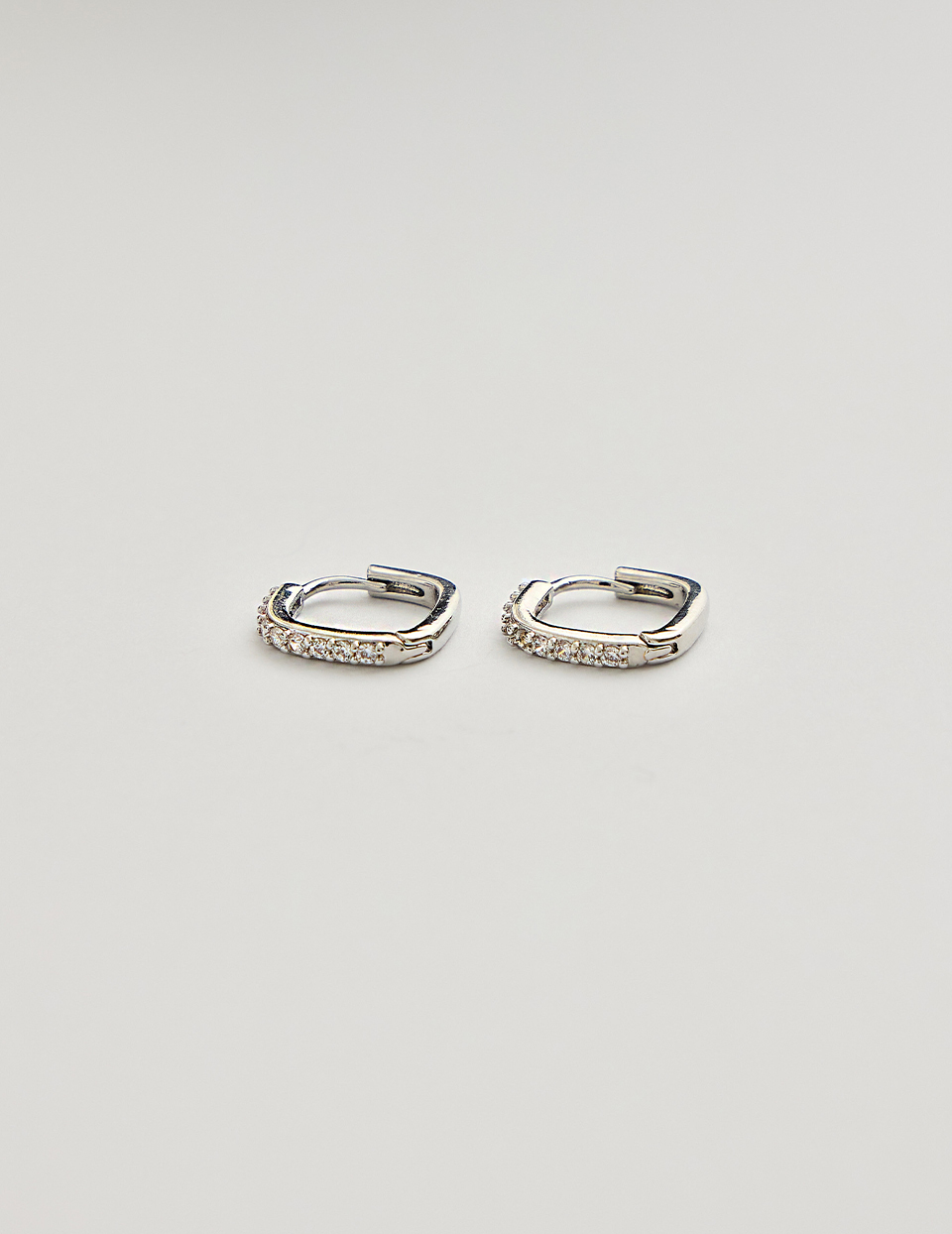 鋯石方圓。針式耳環