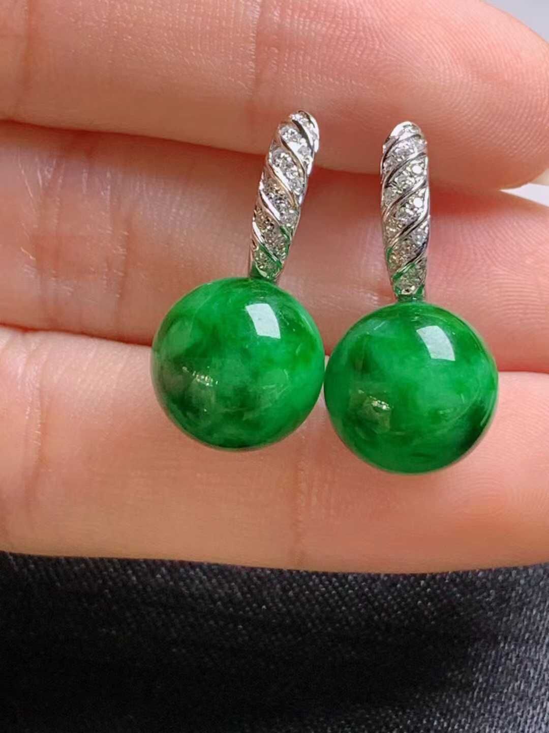 19434 翡翠冰種陽綠珠珠耳墜 (11.4mm直徑)