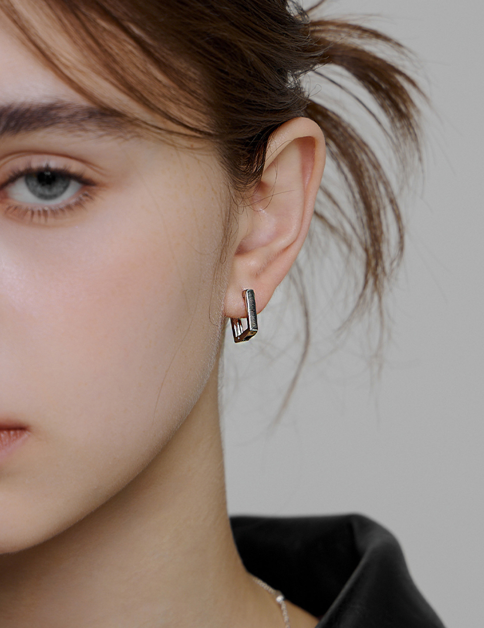 極簡方扣。針式耳環