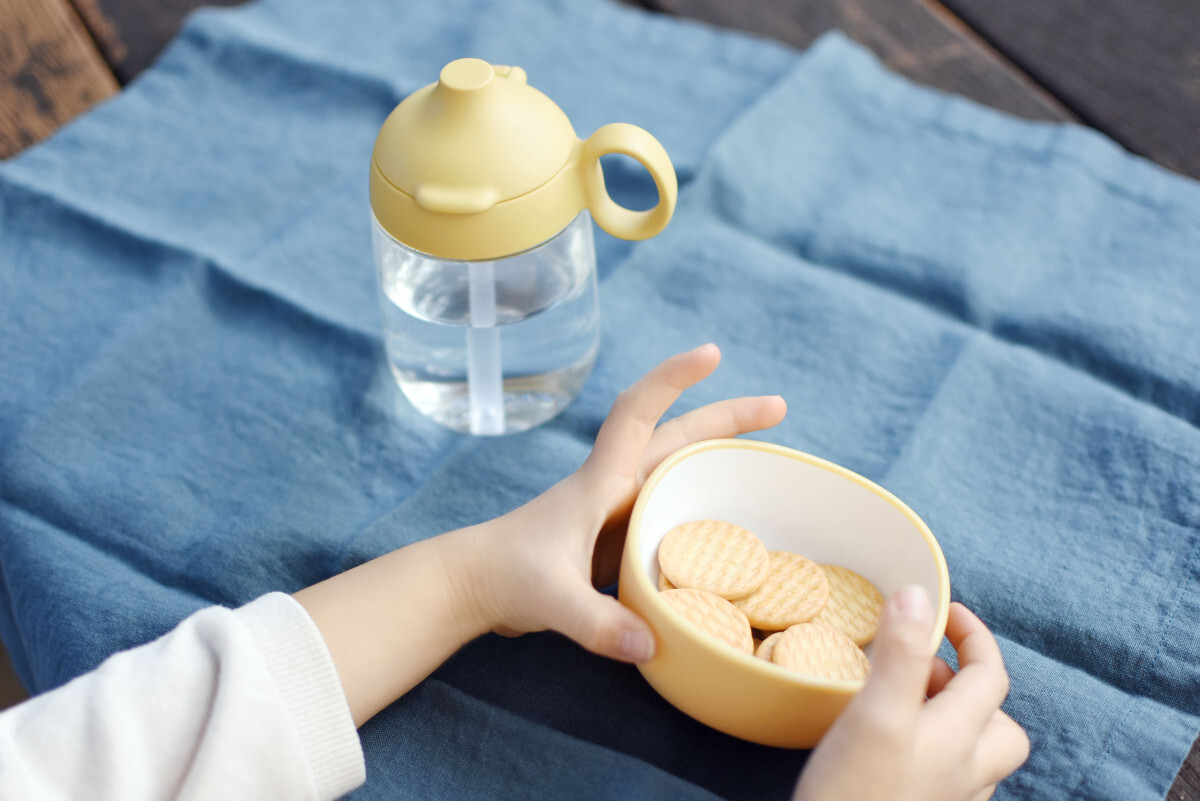KINTO-BONBO ，搭配柔和色彩與圓潤弧度，從餐碗盤、餐叉匙到吸管杯，日系簡約卻仍保有實用性