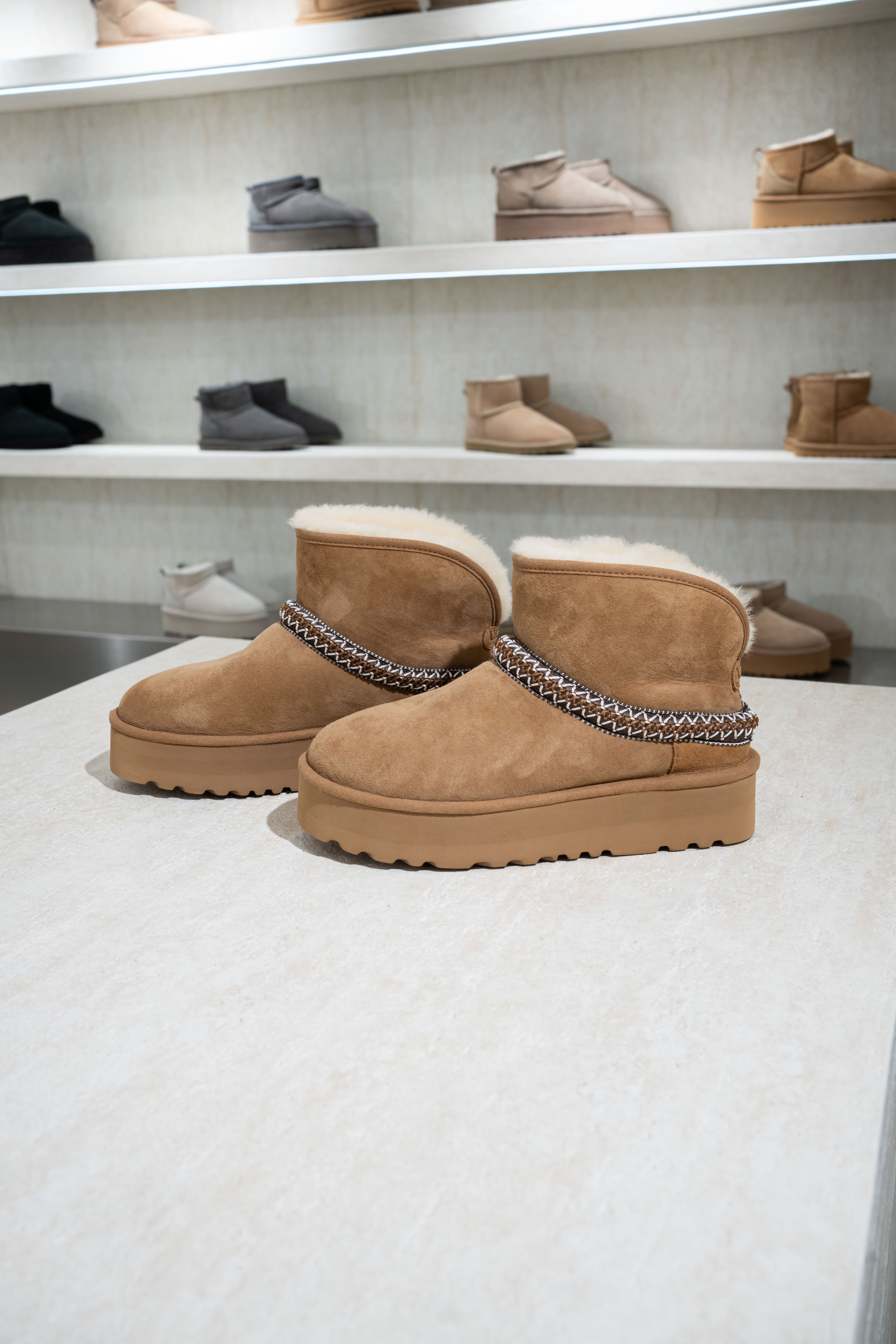 【2色入】UGG Ozlana Classic Mini Crescent Platform Boot