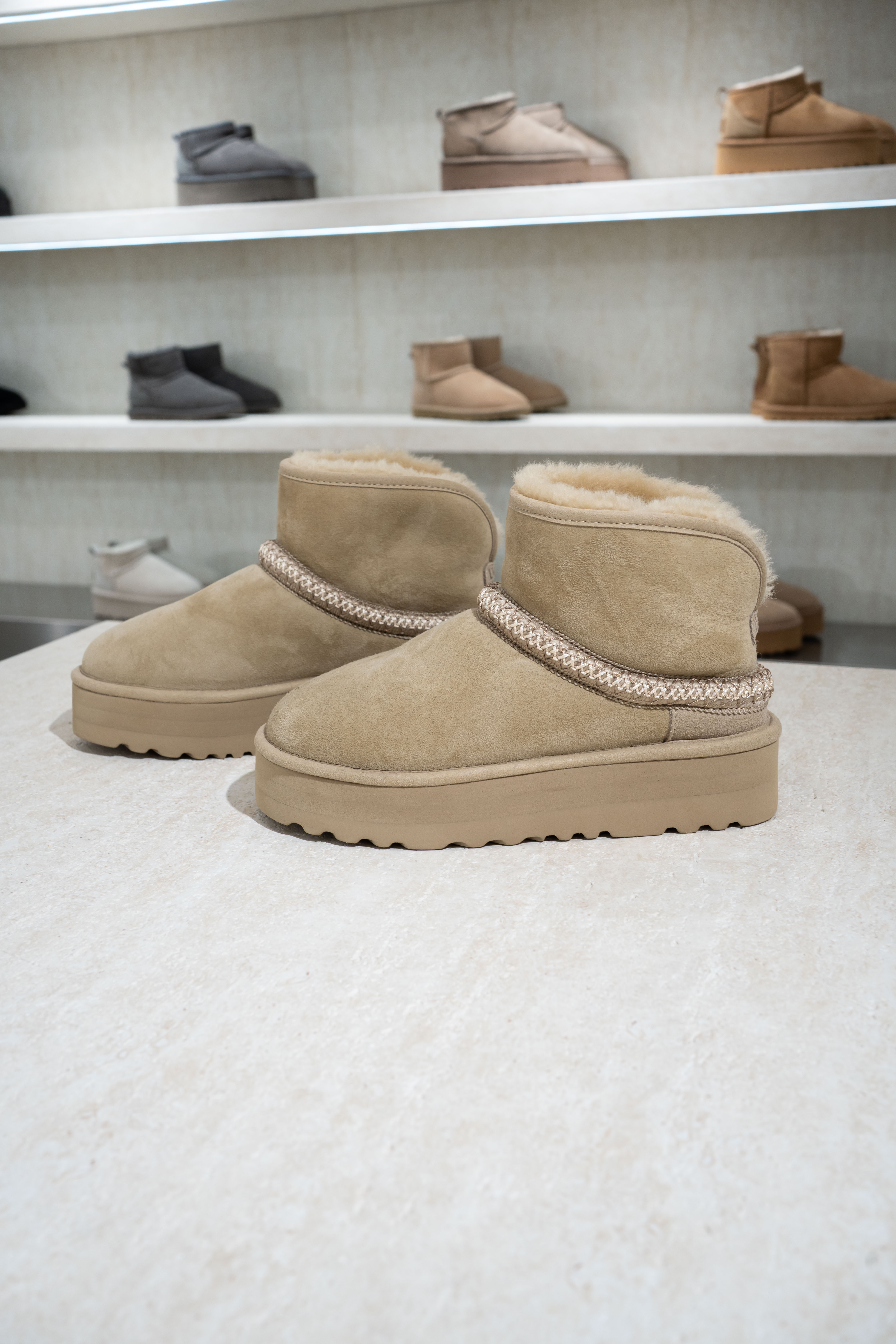 【2色入】UGG Ozlana Classic Mini Crescent Platform Boot