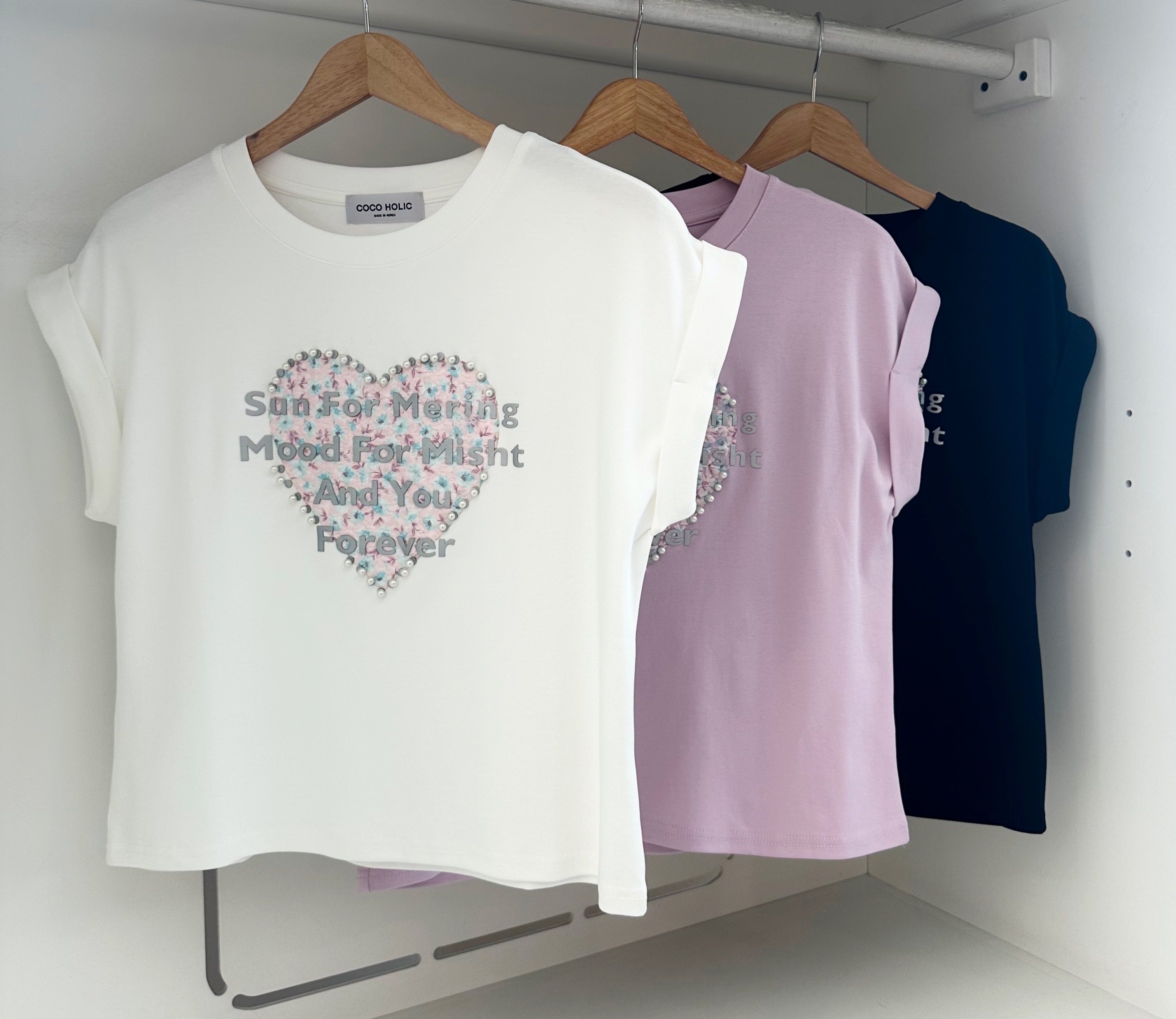 SHORT SLEEVE 3D FLOWER LOVE & WORDING TEE