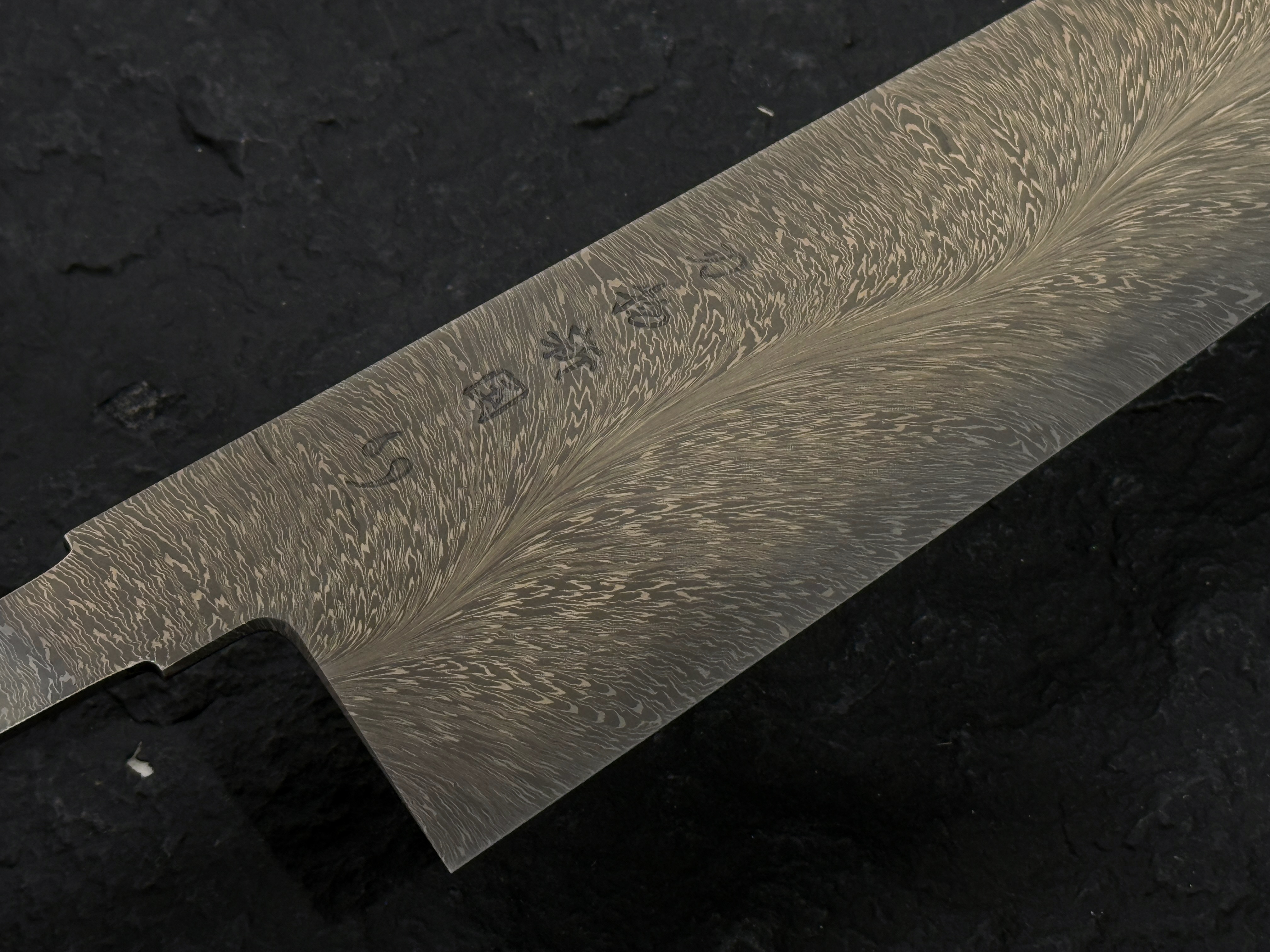 (A) 新国 1084+15N20 羽毛大馬士革鋼 牛刀