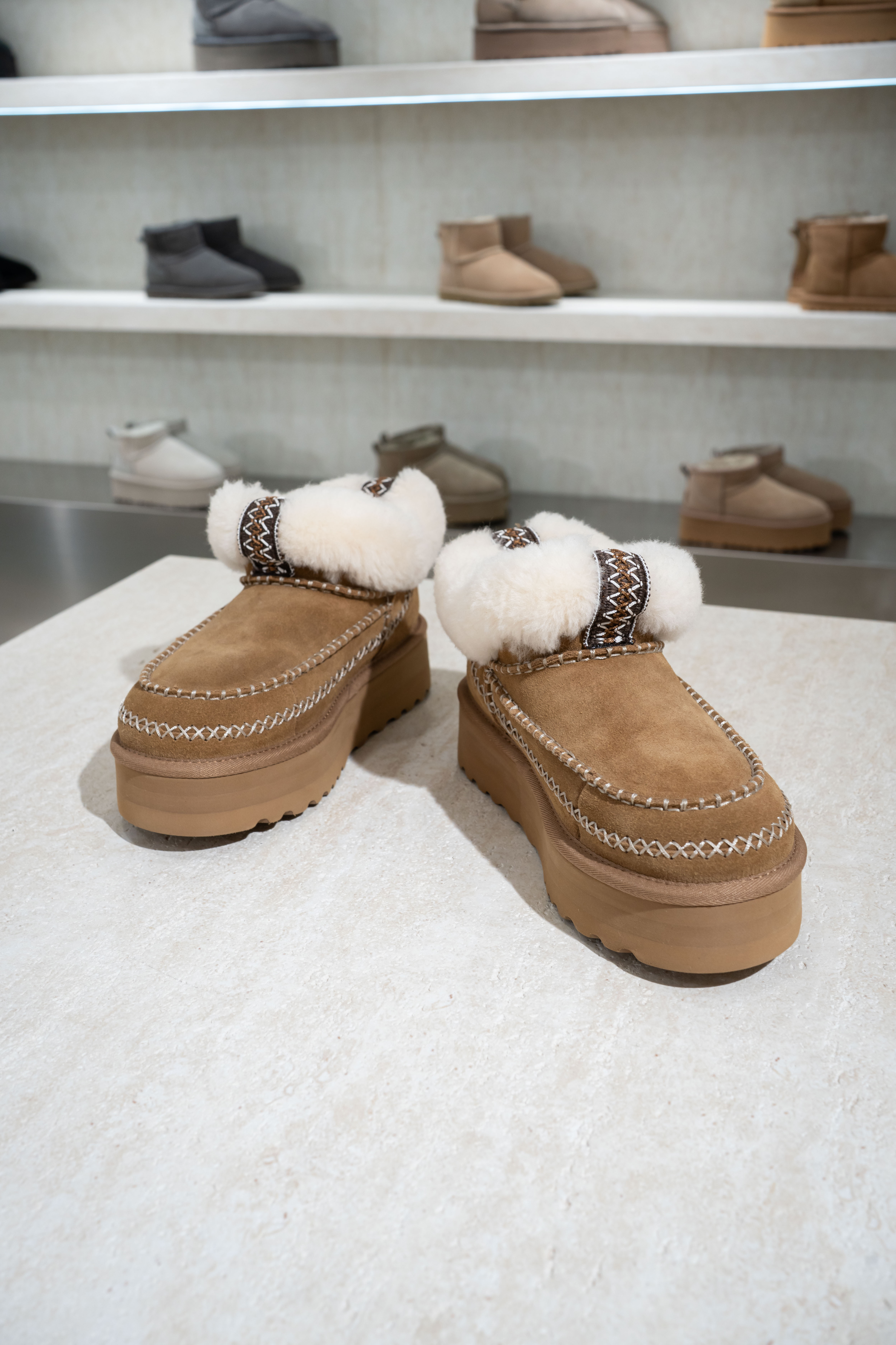 【2色入】UGG Ozlana Classic Mini Alpine Boot