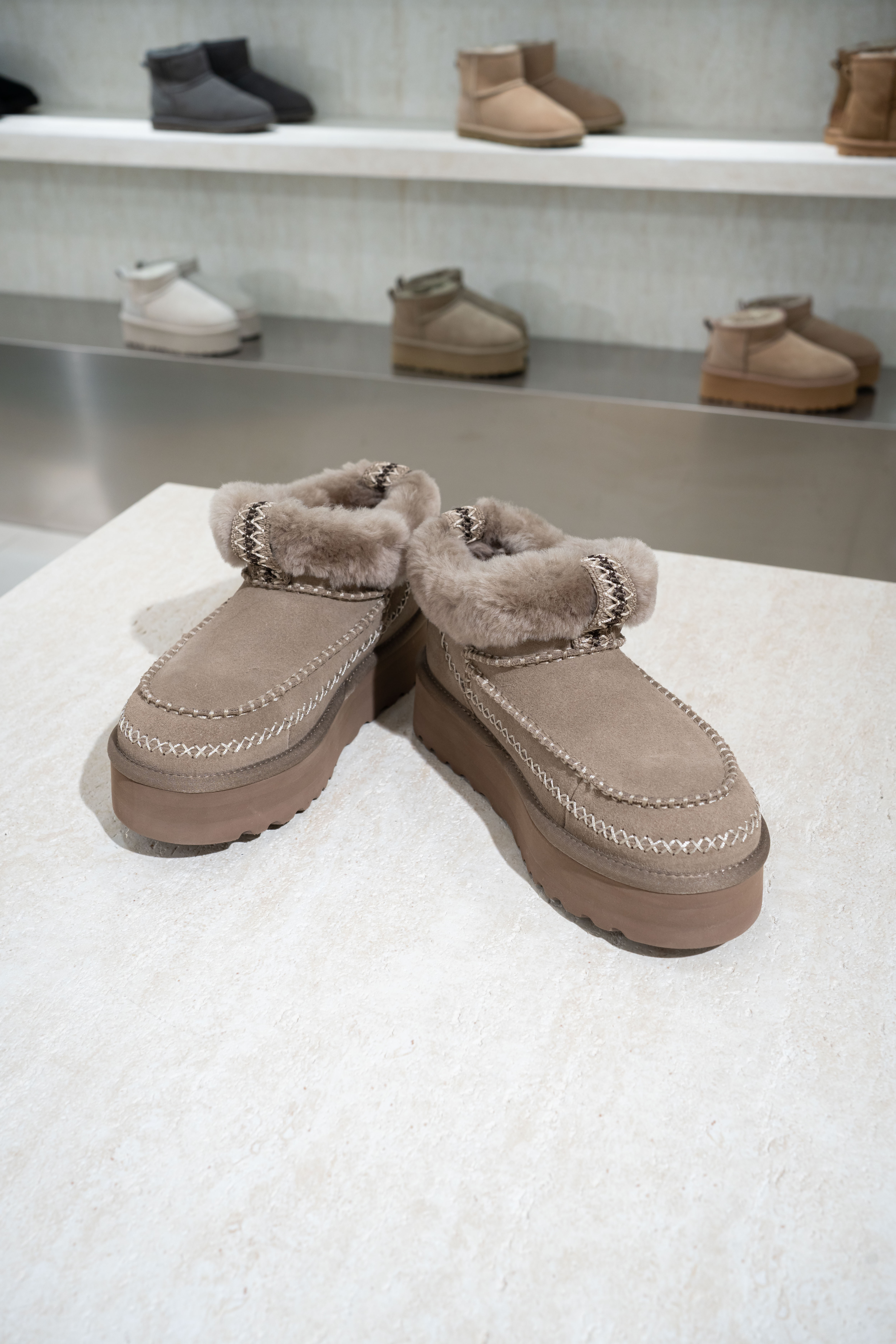 【2色入】UGG Ozlana Classic Mini Alpine Boot