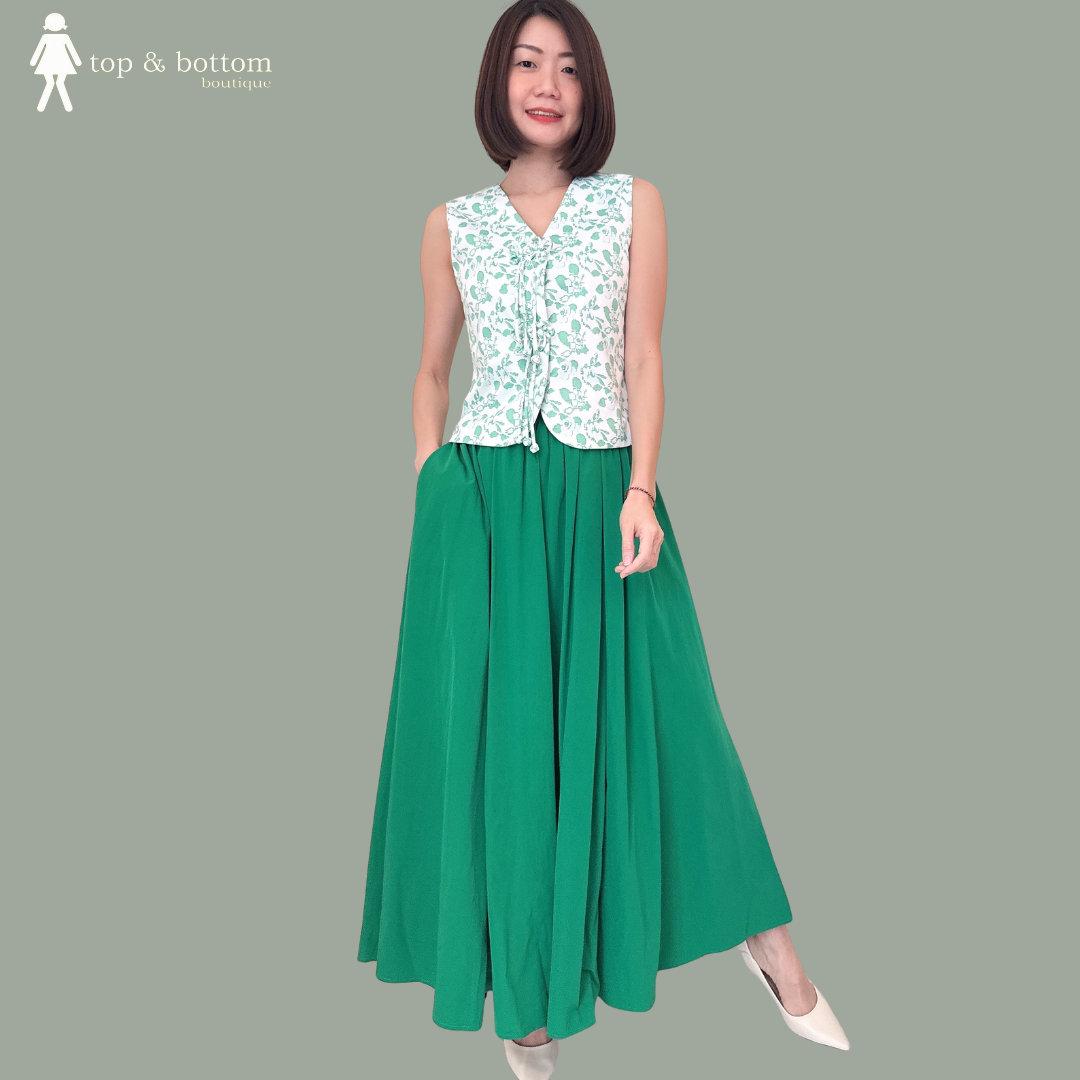 SLEEVELESS DIGITAL FLORAL ORIENTED BLOUSE