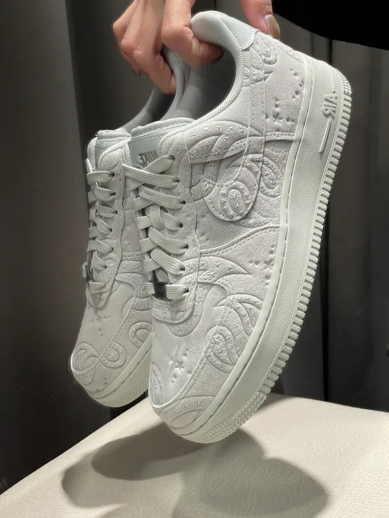 iSNEAKERS｜Nike Air Force 1 "07 PRM"腰果花 變形蟲 麂皮灰 灰銀 鐵灰 IO1259-002
