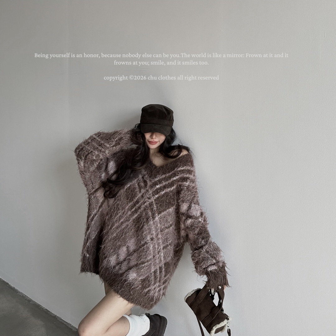 （韓國手撕毛）冬日野莓，氛圍感咖粉格紋V領馬海磨毛毛衣（此色巨顯白）