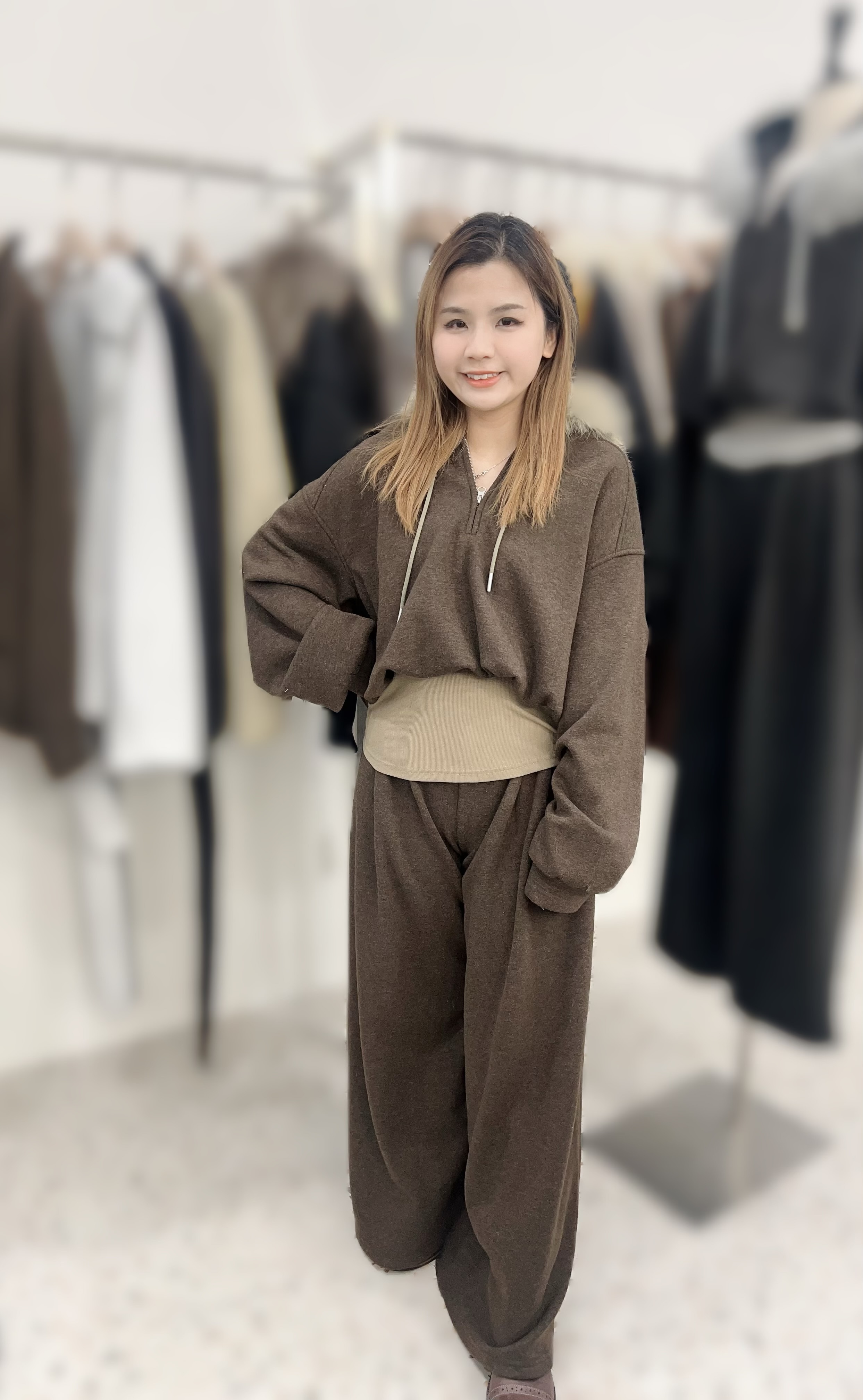 DA01 1SET 天絲+綿+人造絲    (上衣):胸56 長21 / (褲):  褲毛底 腰26-38 hip44 長41 $899 (一口價)  毛毛可拆  叻叻價