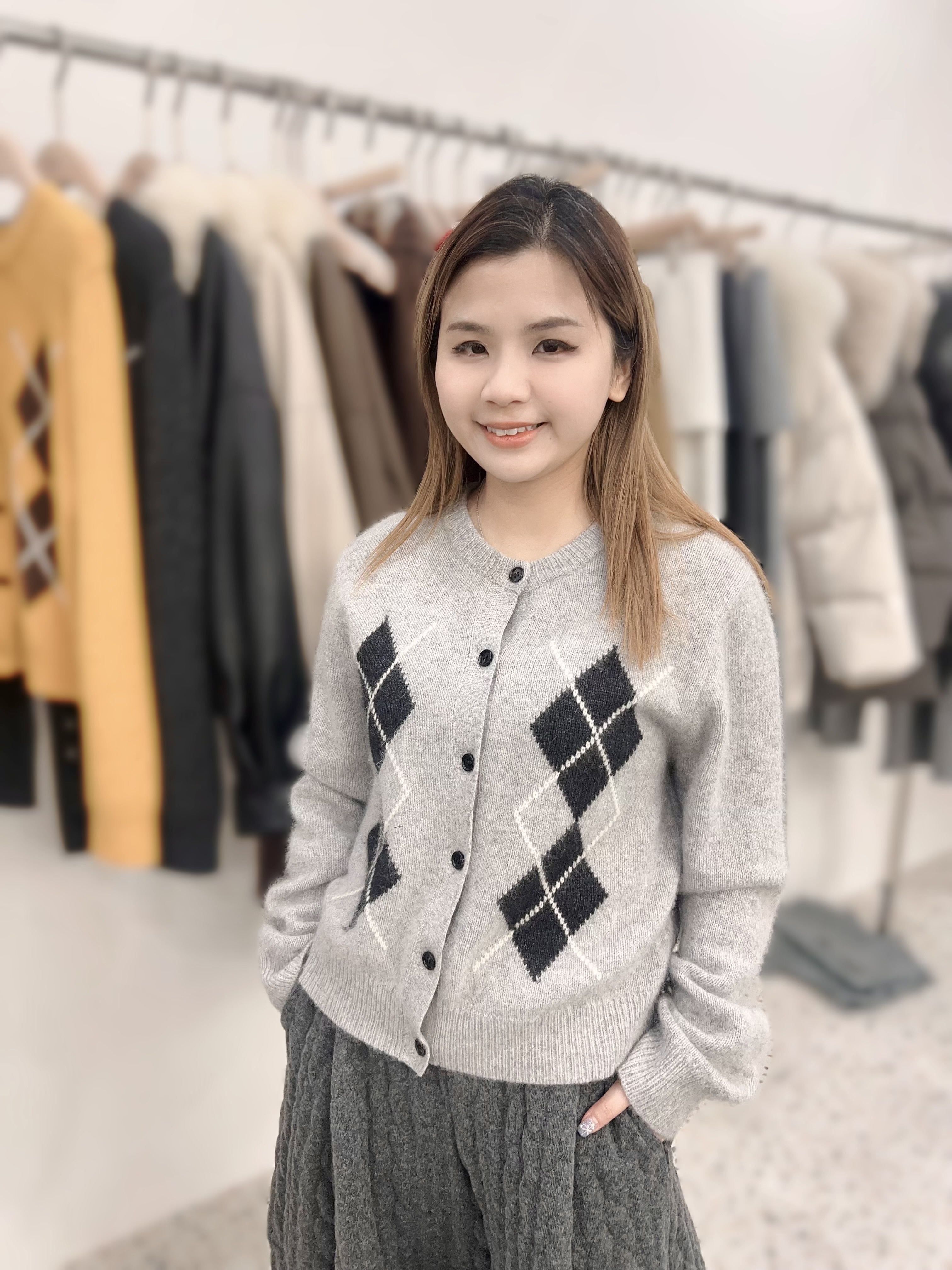 DA08  羊毛菱格開胸   胸38-42 長21 $599 (一口價) 浣熊毛40 %羊毛30