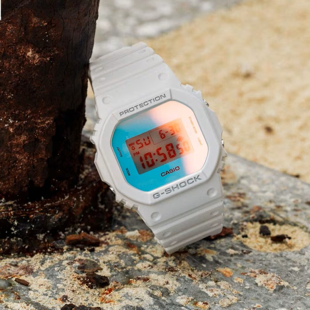 【CASIO 卡西歐】G-SHOCK 搶眼色彩錶面的閃亮 戶外旅行 極限運動 多功能耐衝擊 電子錶 手錶 DW-5600TL-7