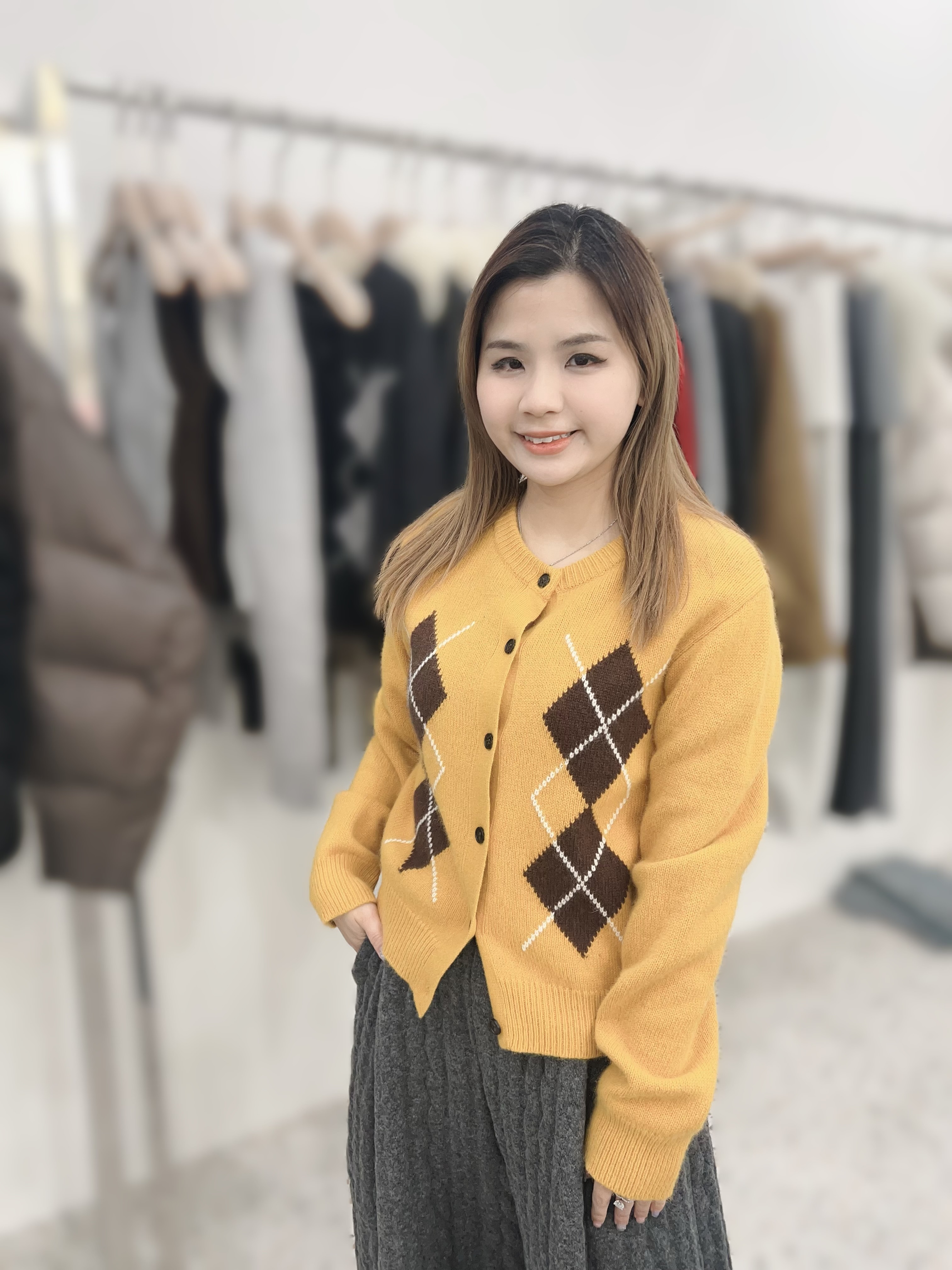 DA08  羊毛菱格開胸   胸38-42 長21 $599 (一口價) 浣熊毛40 %羊毛30