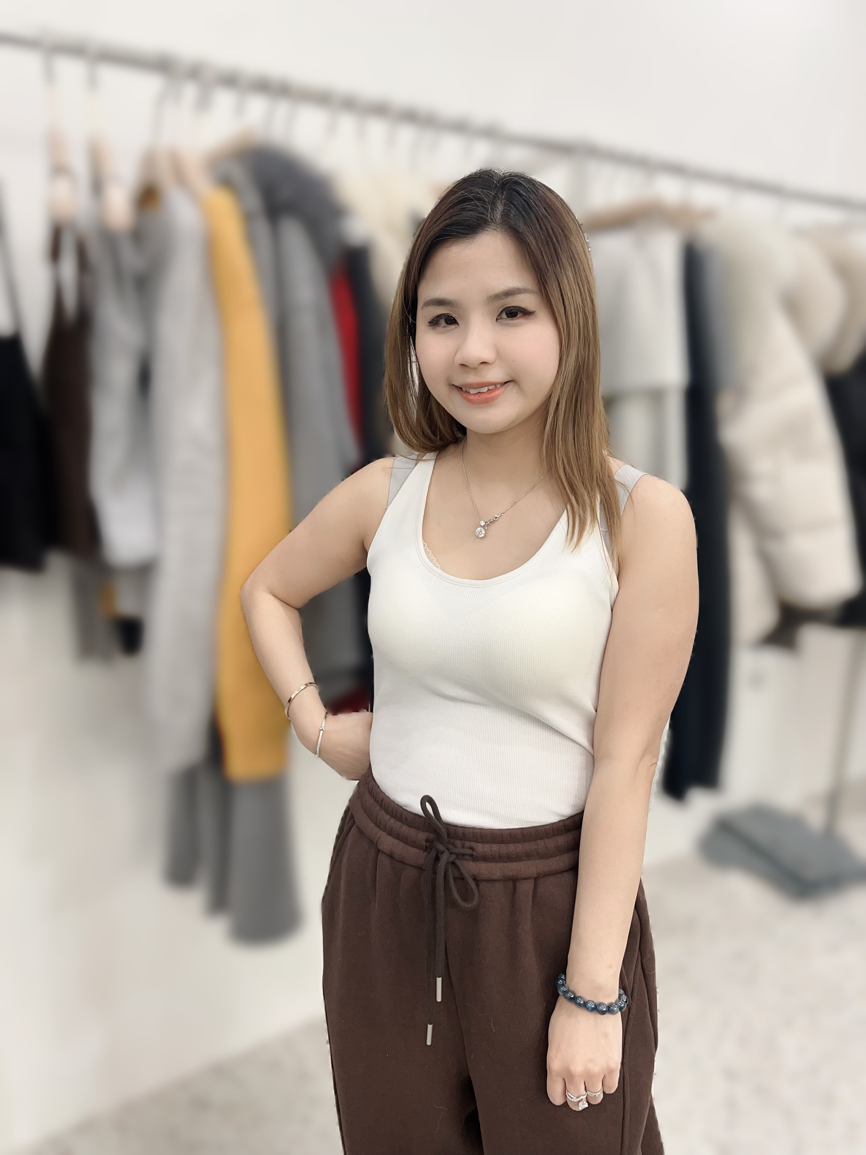 DA10  BRA TOP 手捧杯  有PAD  胸30 -44   長 18.5    $299 (一口價)