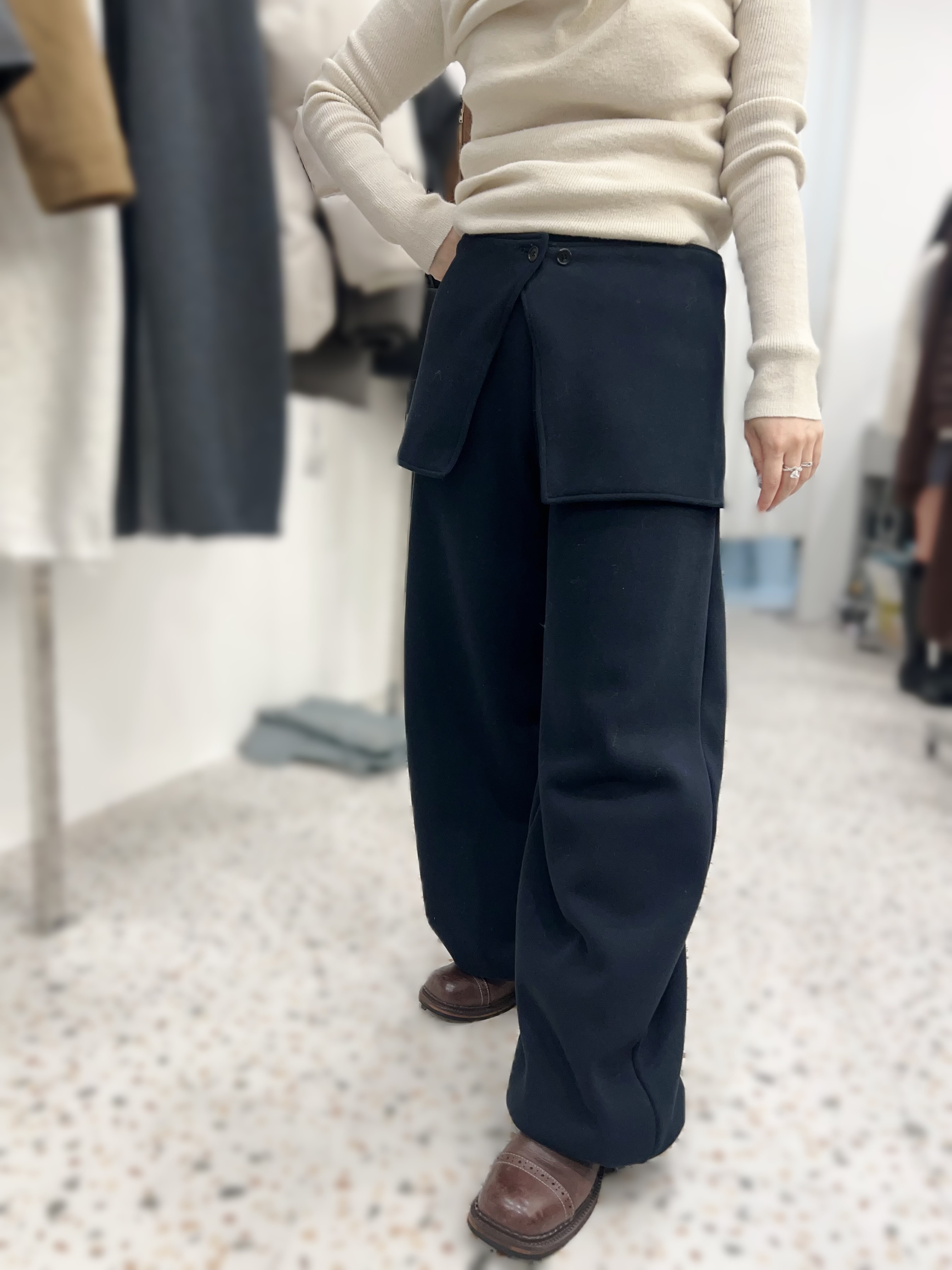 DA04  腰26-38 HIP42 長44 $499 (一口價) 有毛底羊毛長褲