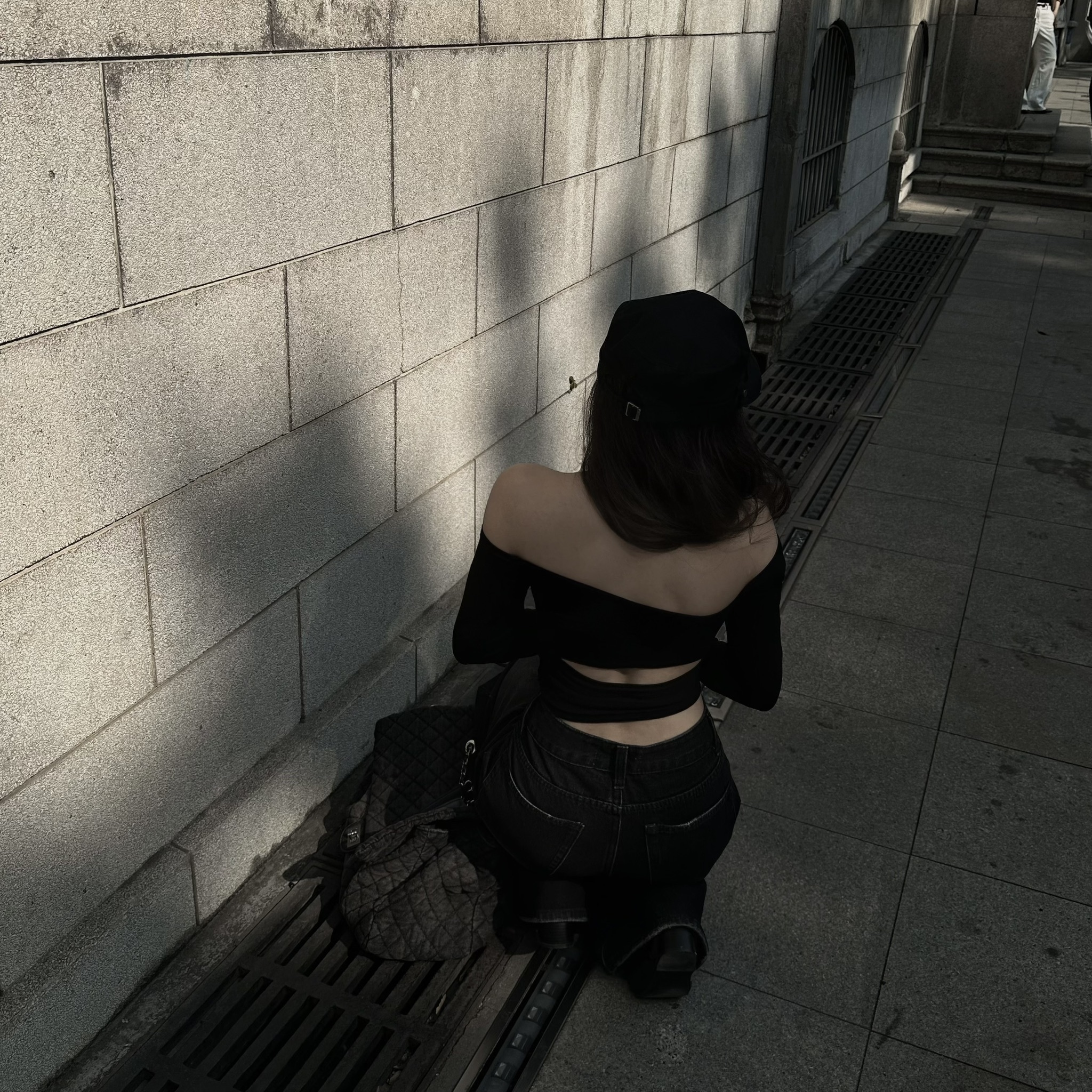 【 𝐂𝐇𝐔-𝐌𝐀𝐃𝐄 】斜肩美背長袖Bra T(售完不補)