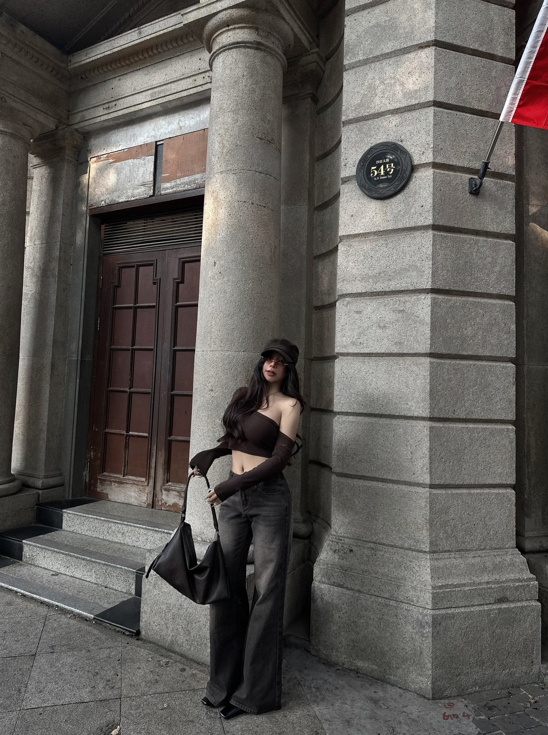 美式復古，深咖低腰微喇叭牛仔寬褲(售完不補)