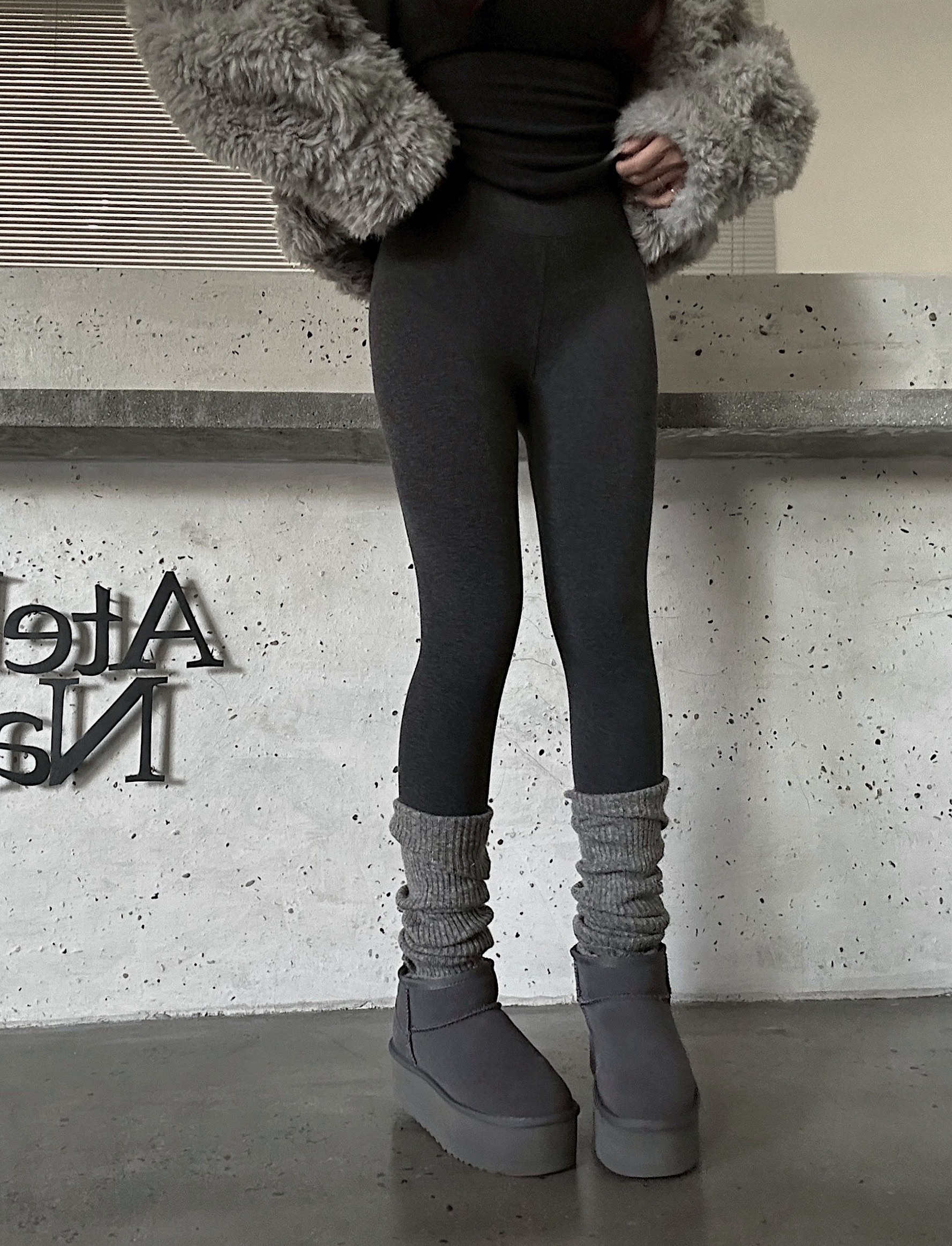 超收肉版本！顯腰身/實用派，細坑條美型打底瘦瘦褲