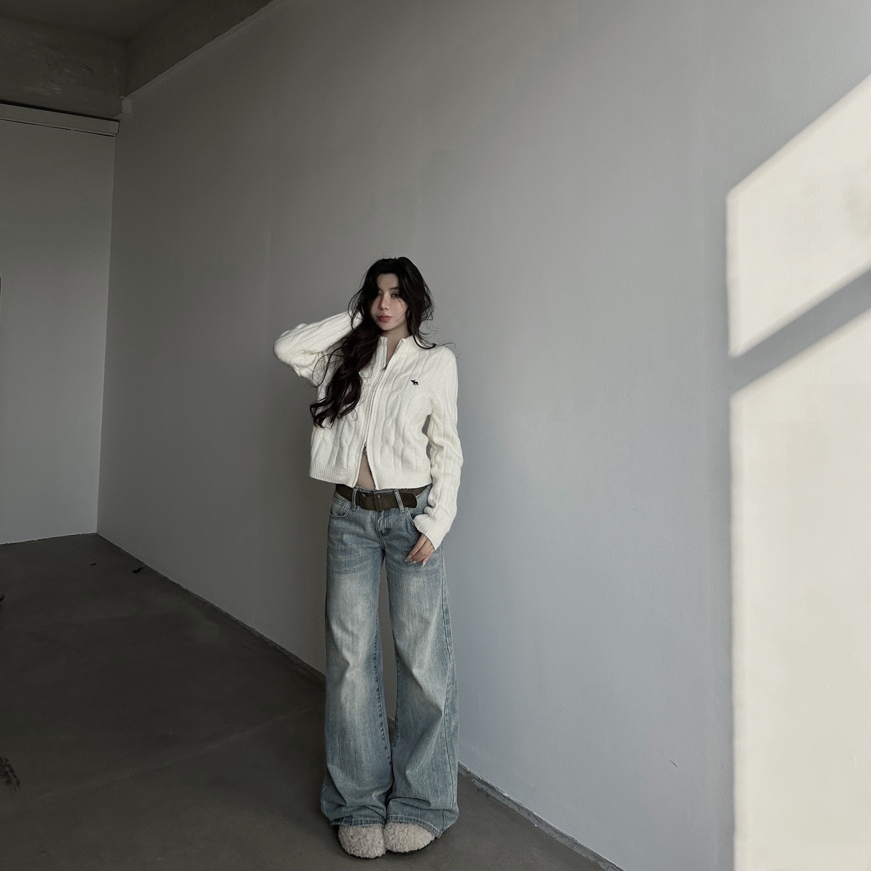 清冷白月光，輕膚羊毛麻花雙拉鏈毛衣（搭低腰褲莫名顯身材）