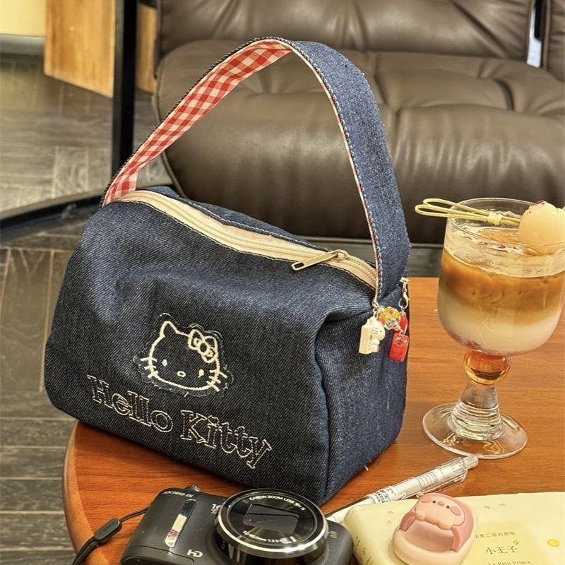 Large Capacity Portable Makeup & Toiletry Organizer Bag