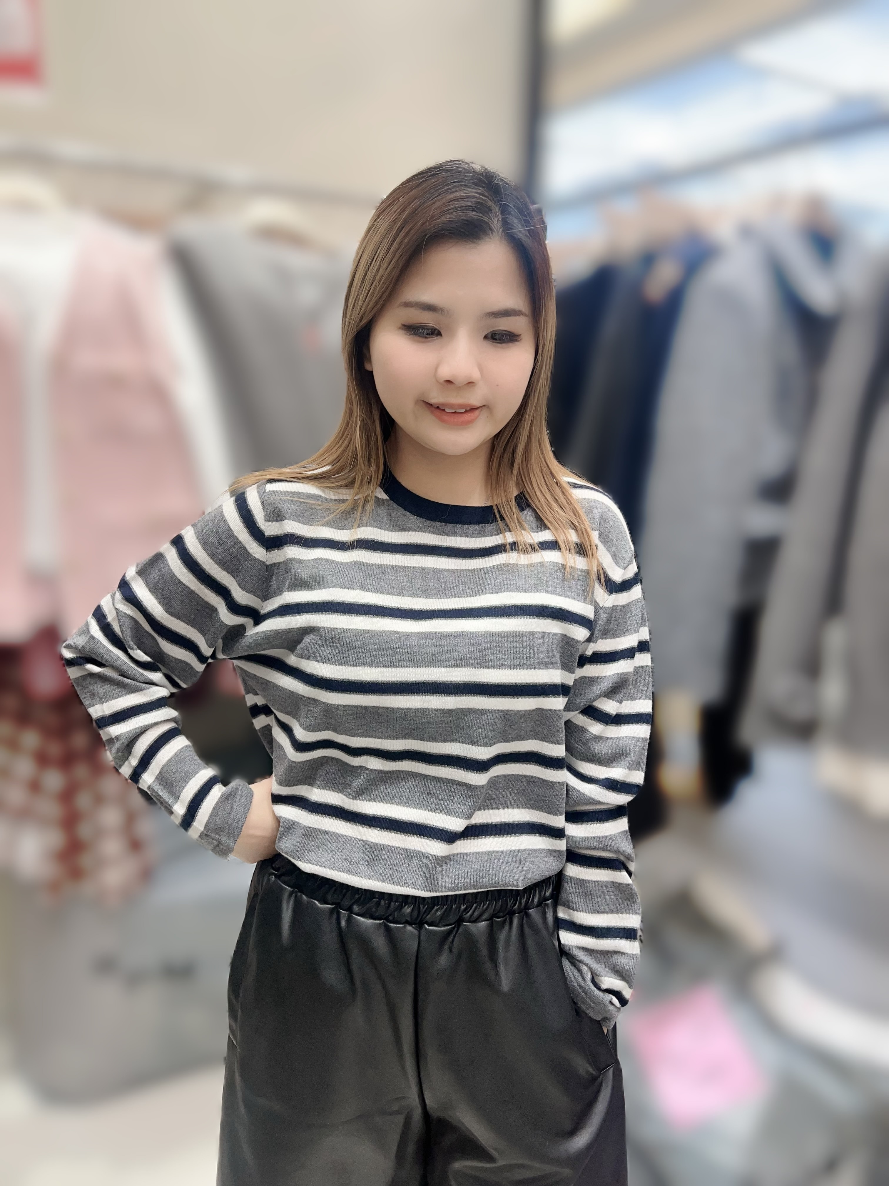 ME27  胸 48 -60  長27   $399 (一口價)