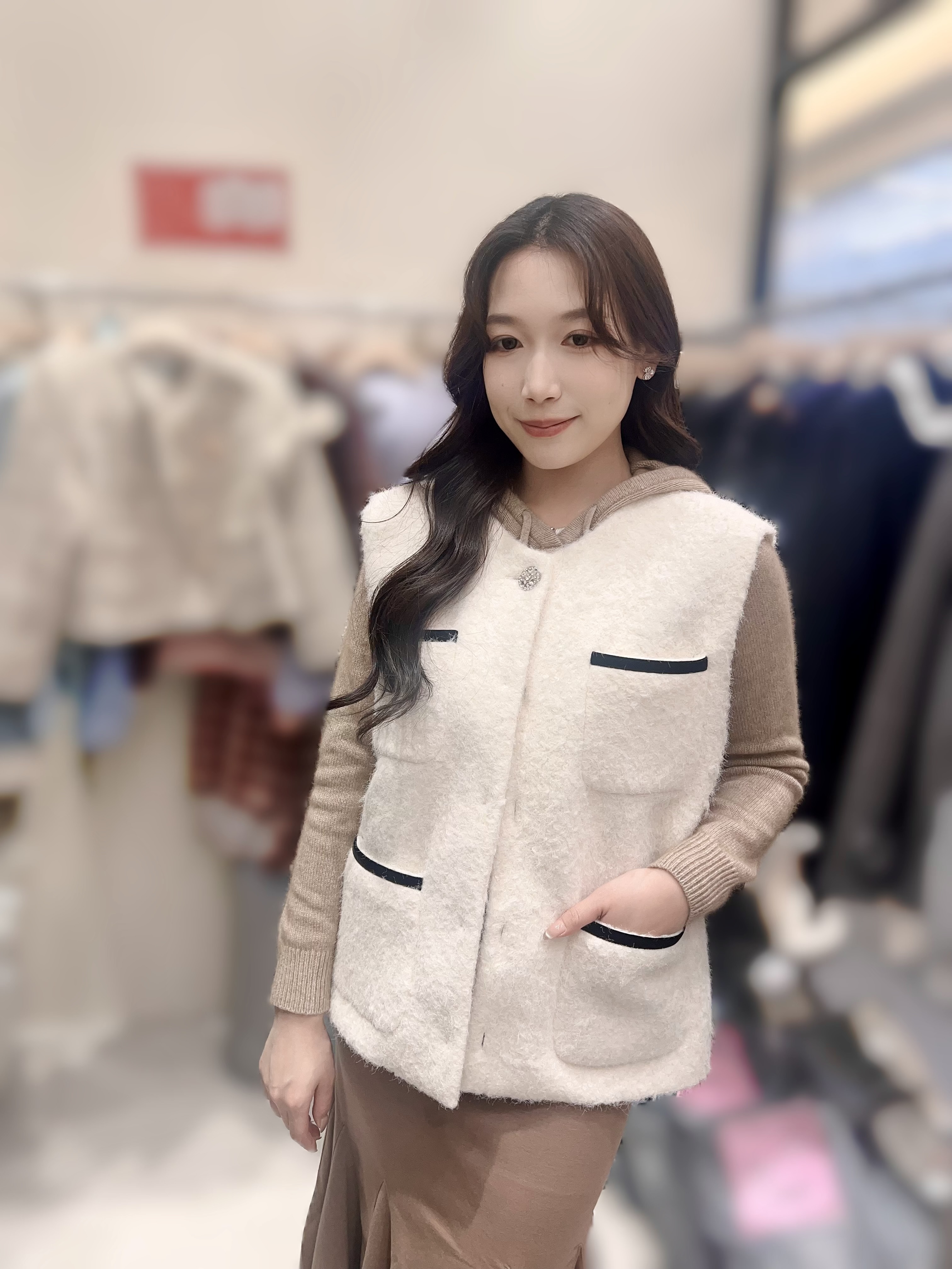 ME48  背心毛毛  胸 44 長 24 .5   $699 (一口價)