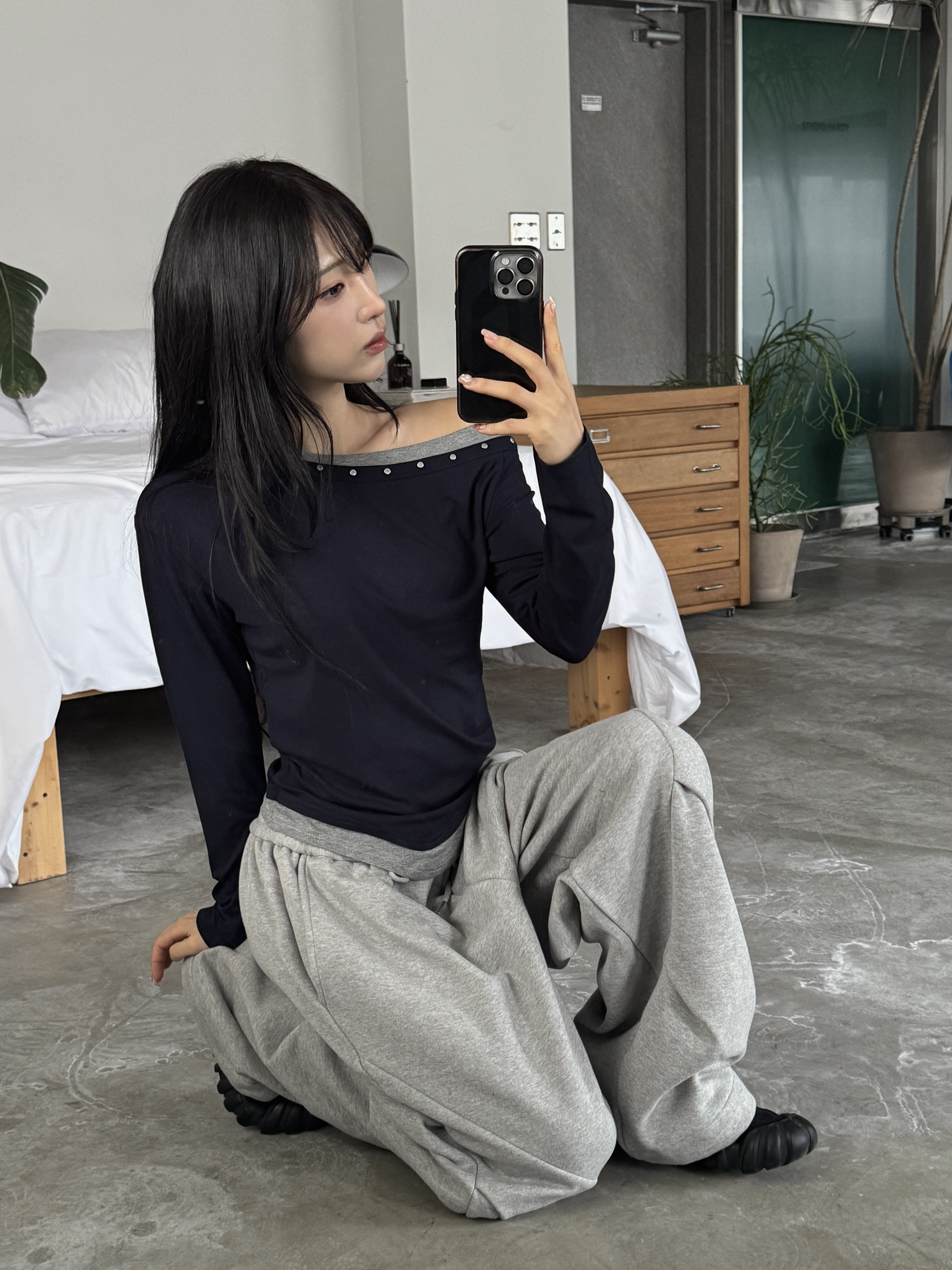 斜肩設計 卯釘層次長袖上衣