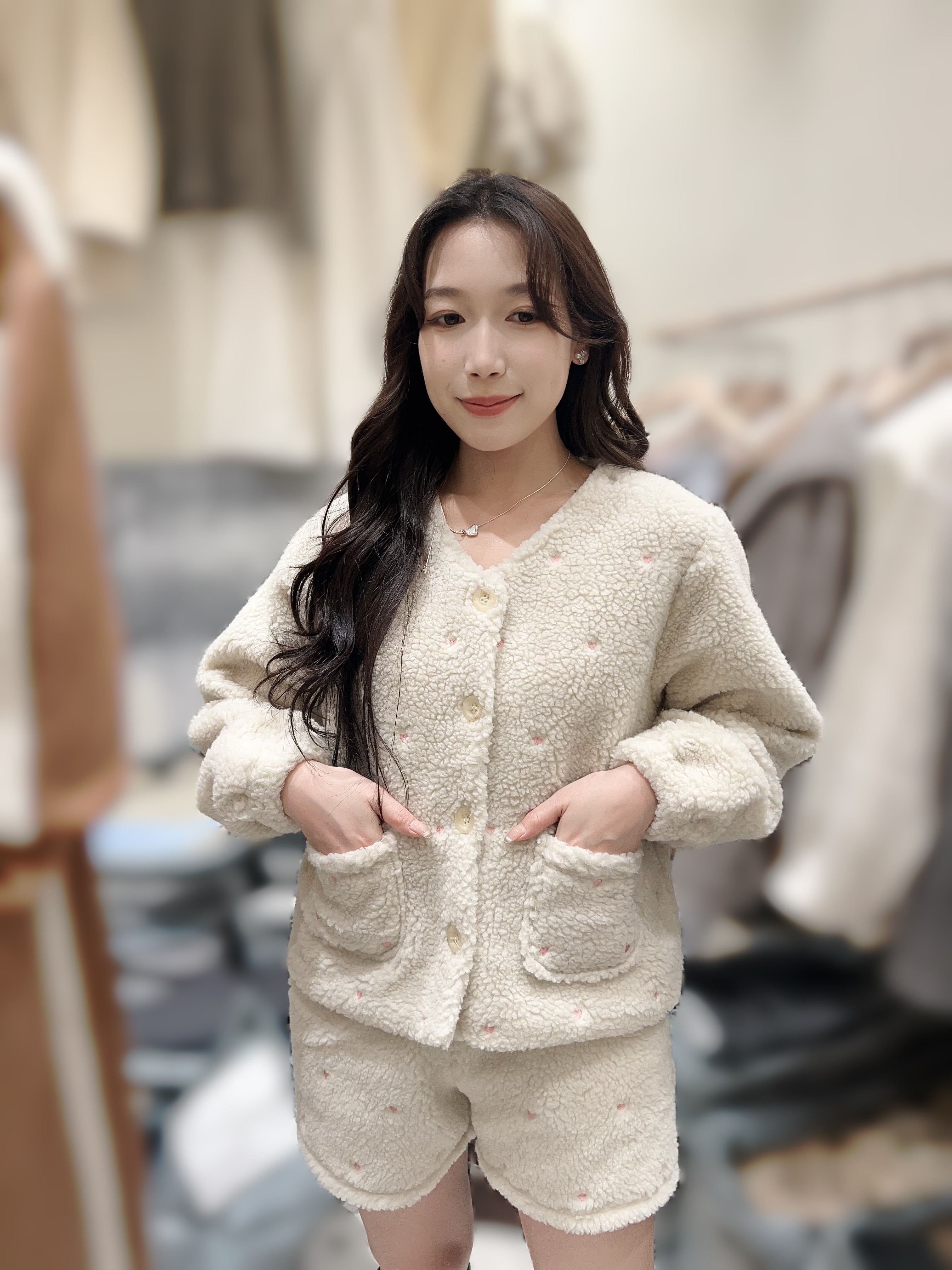 MK08  羊羔毛心心褸 胸 42長 22$699 (一口價)