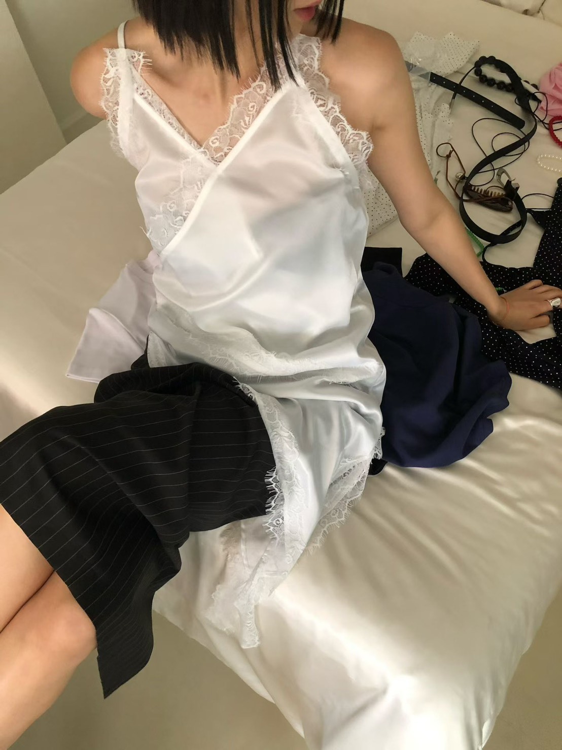 交錯蕾絲吊帶斜擺背心